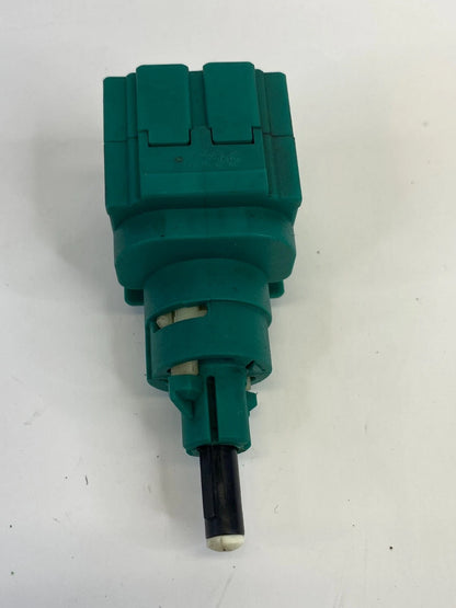 1998-2001 VOLKSWAGEN NEW BEETLE BRAKE LIGHT STOP SWITCH 1C0945511A OEM