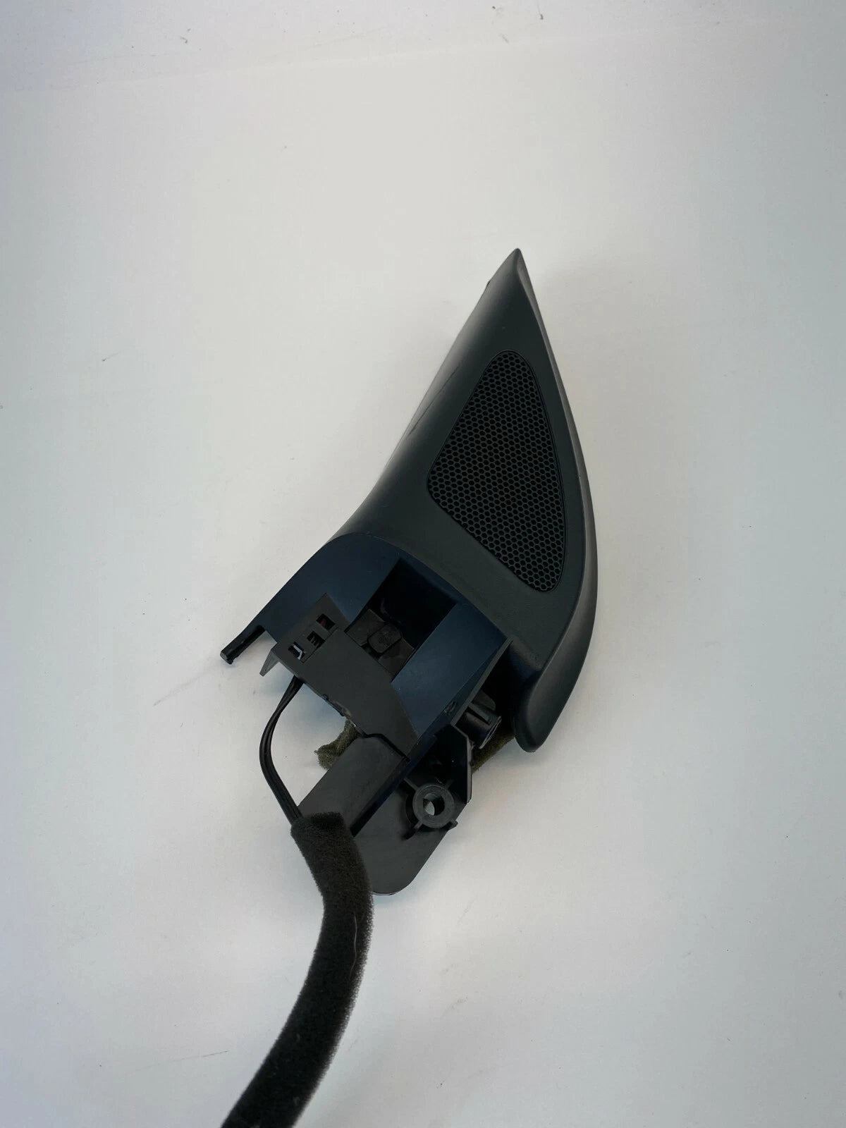 2005-2010 VOLKSWAGEN JETTA FRONT LEFT SIDE DOOR MIRROR CORNER TRIM W/ TWEETER