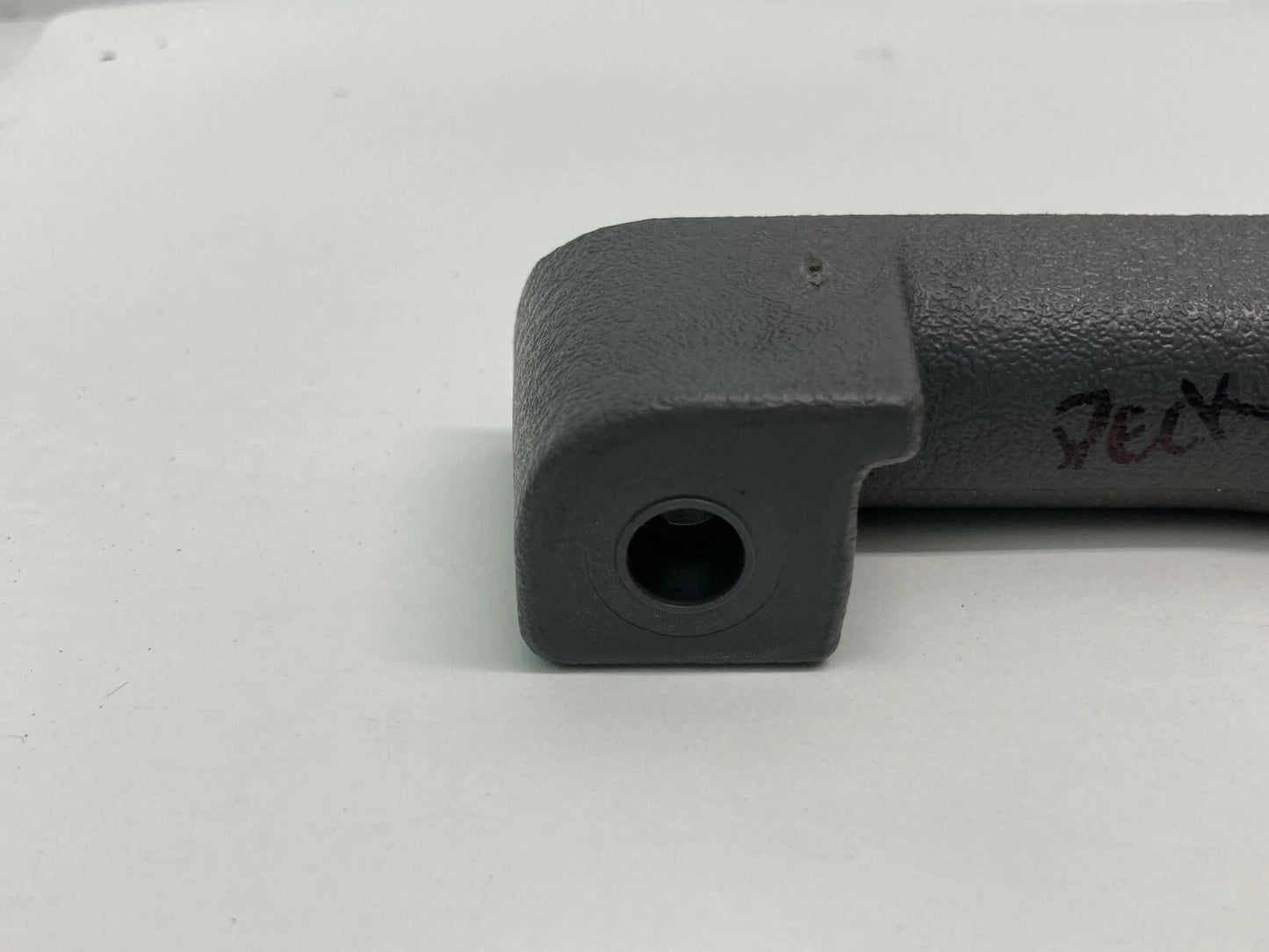 2002-2005 FORD EXPLORER XLT 4.0L INNER LUGGAGE COMPARTMENT HANDLE ASSEMBLY OEM