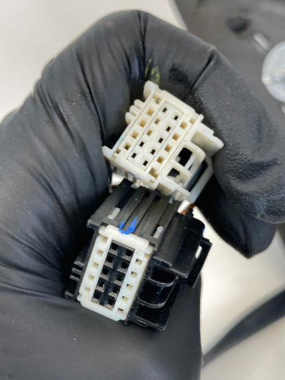 2007 2008 GMC Yukon Front Right Side View Power Mirror 15882677 OEM