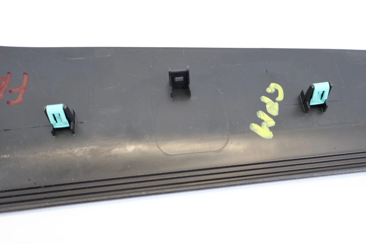 2020 21 FORD EXPLORER CENTER CONSOLE RIGHT SIDE LOWER TRIM COVER LB5BS04608 OEM