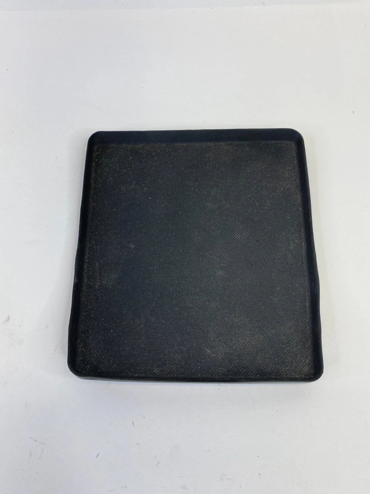 2003-2006 KIA SORENTO CENTER CONSOLE STORAGE COMPARTMENT RUBBER LINER MAT OEM