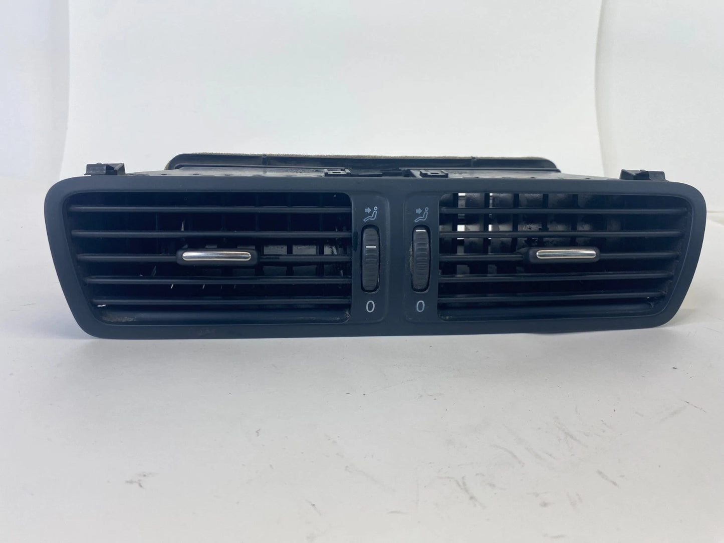 2006-2010 VW PASSAT 2009-2011 VW CC CENTER DASH AC AIR VENT 3C1819728F OEM