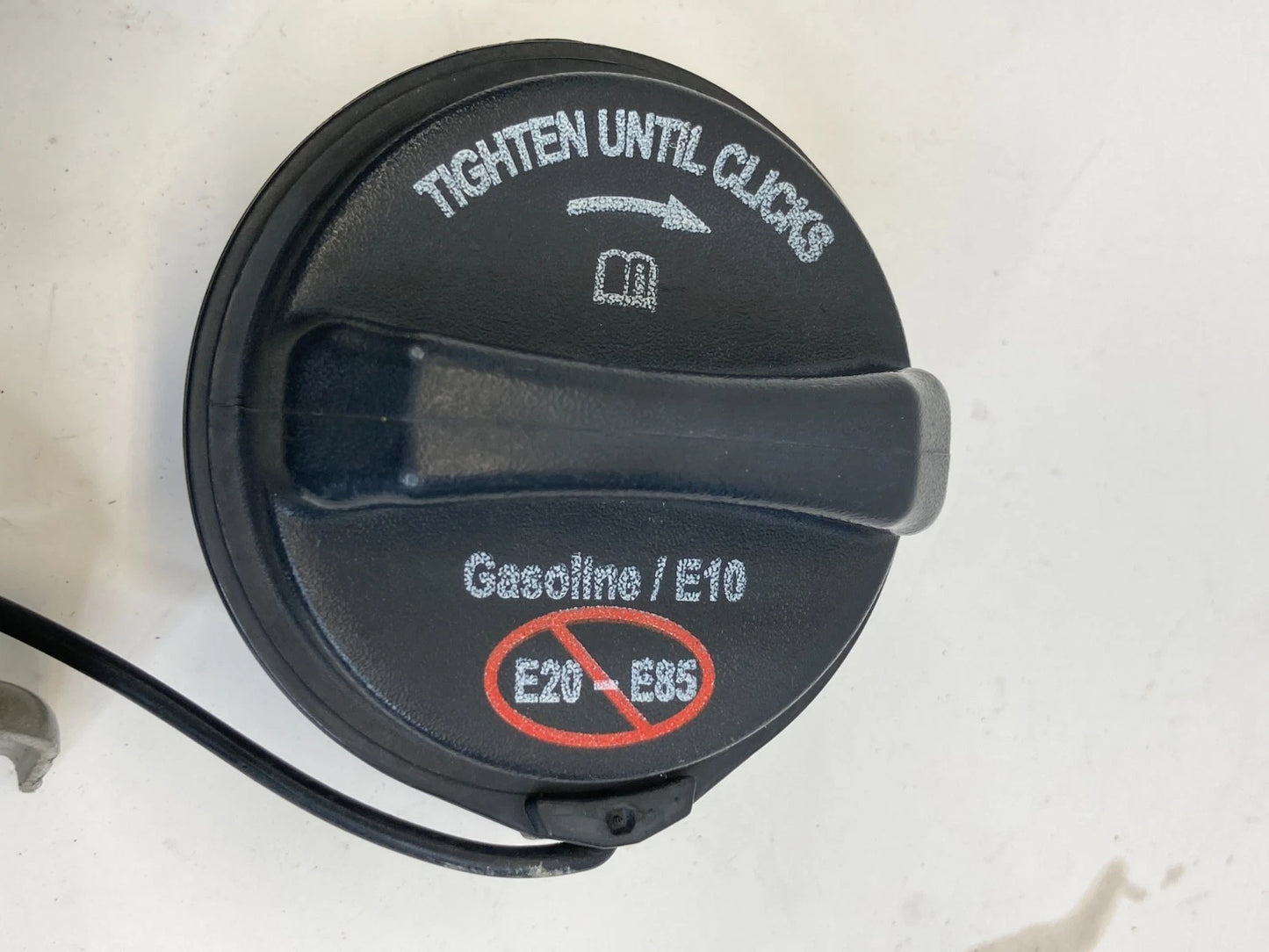 2007-2010 FORD EDGE QUARTER PANEL MOUNTED FUEL FILLER FUEL TANK DOOR OEM