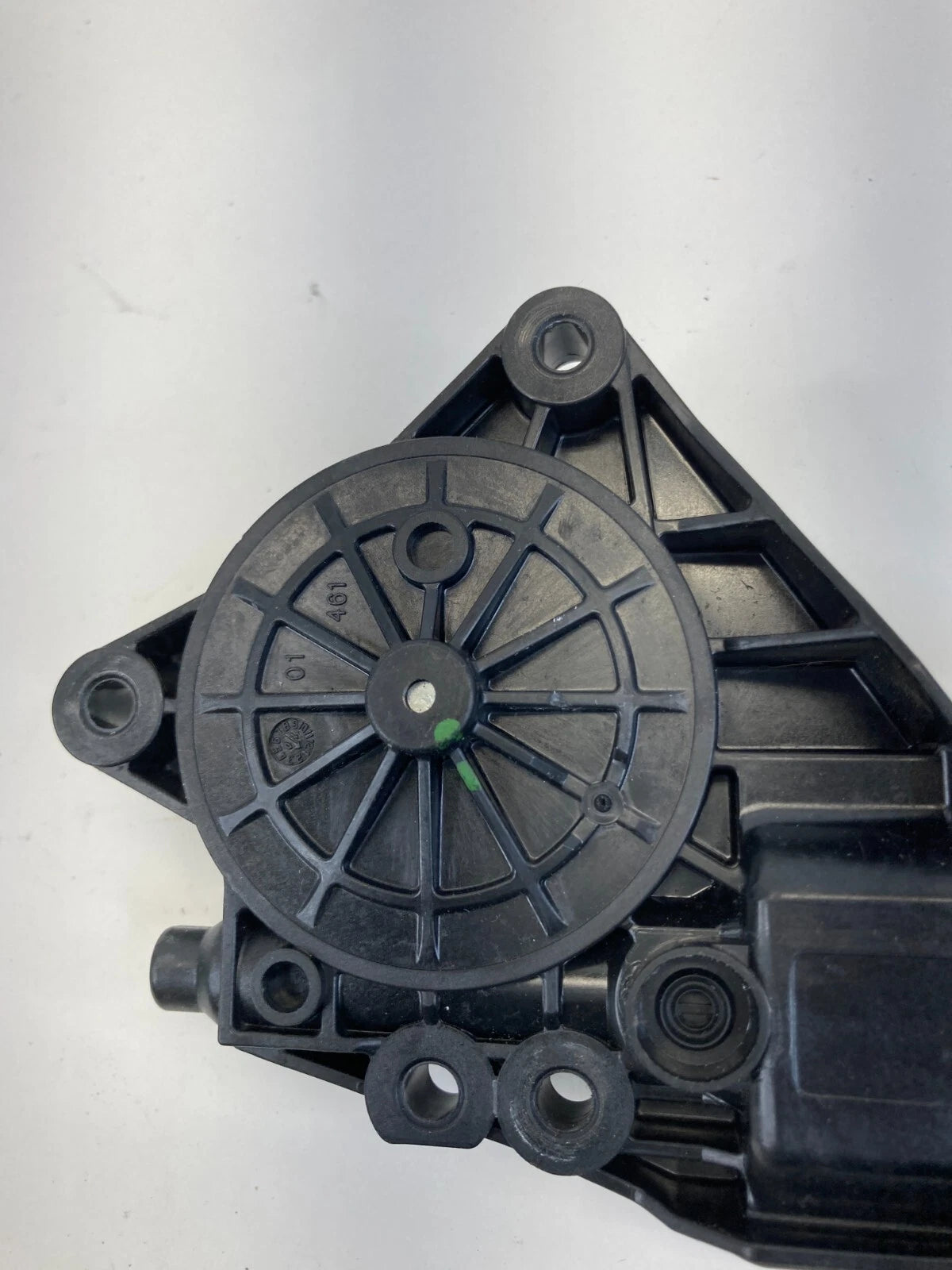 2011-2014 HYUNDAI SONATA SEDAN REAR RIGHT SIDE DOOR WINDOW MOTOR 83460-3Q000 OEM