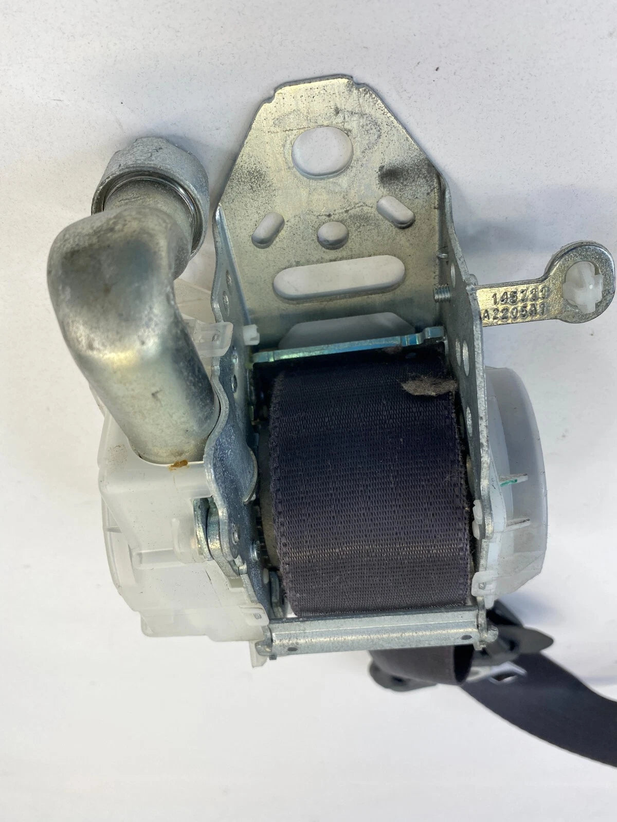 2009 2010 TOYOTA MATRIX FRONT RIGHT PASSENGER SIDE SEAT BELT RETRACTOR FR RH OEM