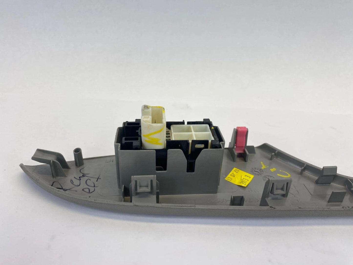 2009-2013 TOYOTA COROLLA REAR LEFT SIDE DOOR WINDOW CONTROL SWITCH 74272-02240