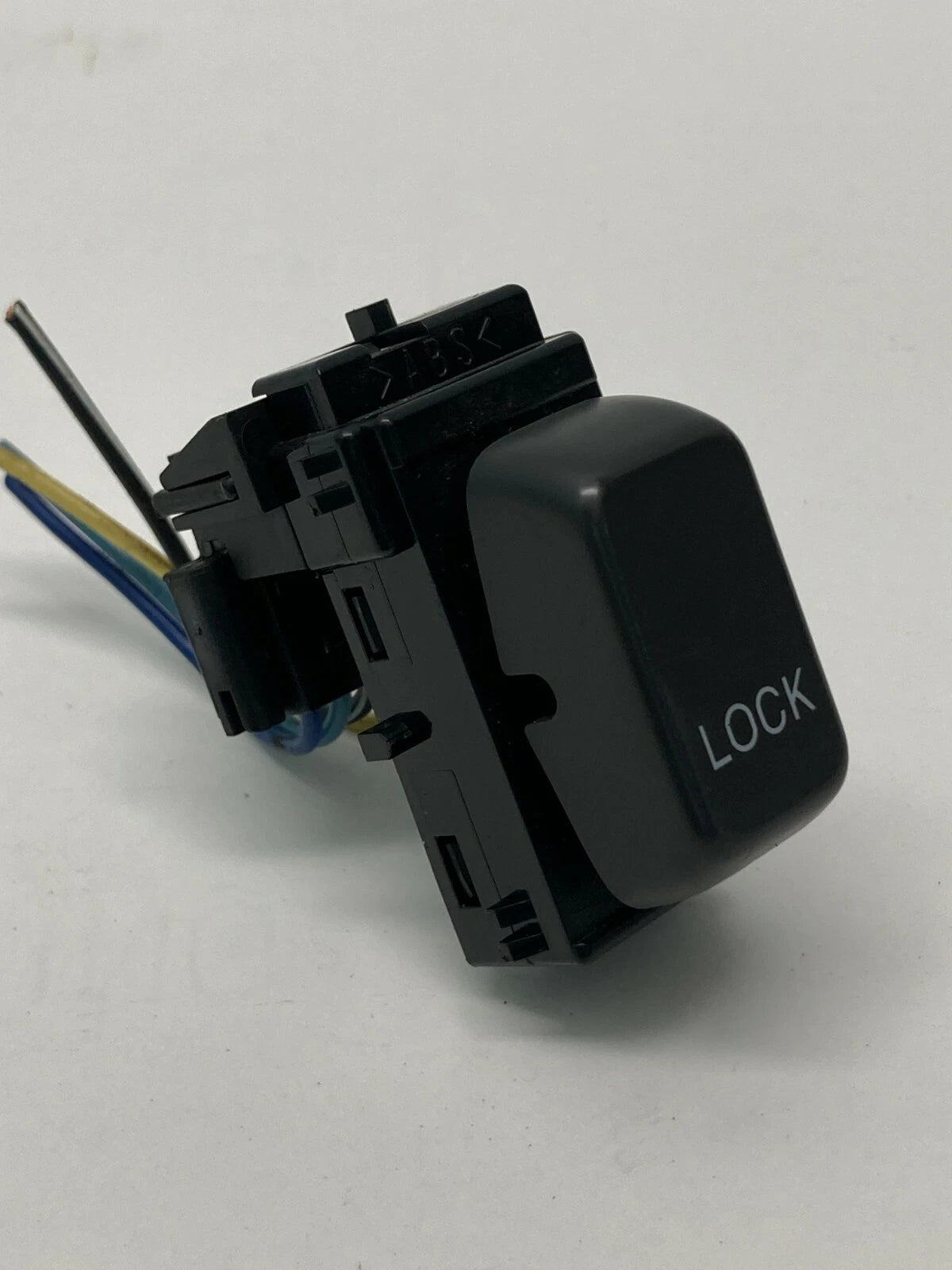 2000-2005 CADILLAC DEVILLE FRONT RIGHT PASSENGER DOOR POWER LOCK SWITCH 25664000