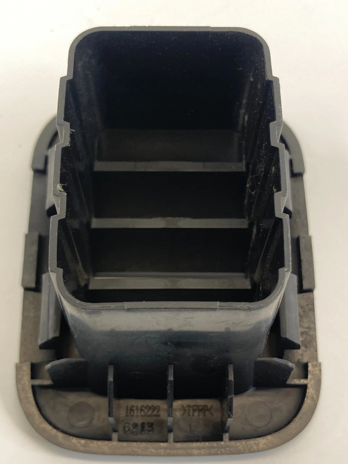 2009-2012 CHEVROLET TRAVERSE CENTER CONSOLE LOWER GRILL GRILLE TRIM COVER OEM