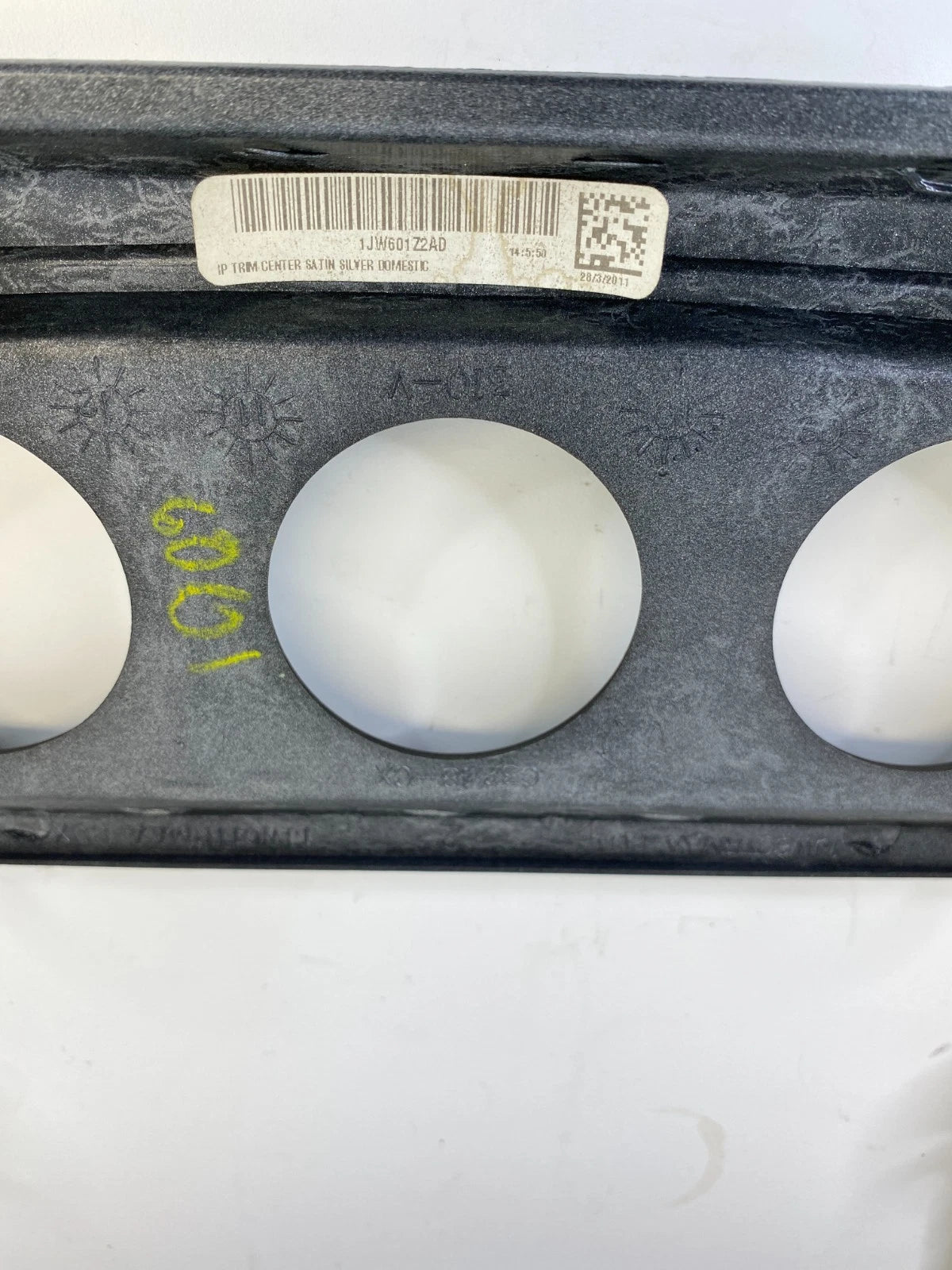 2010-2012 DODGE CALIBER DASH RADIO & CLIMATE CONTROL COVER TRIM BEZEL SURROUND