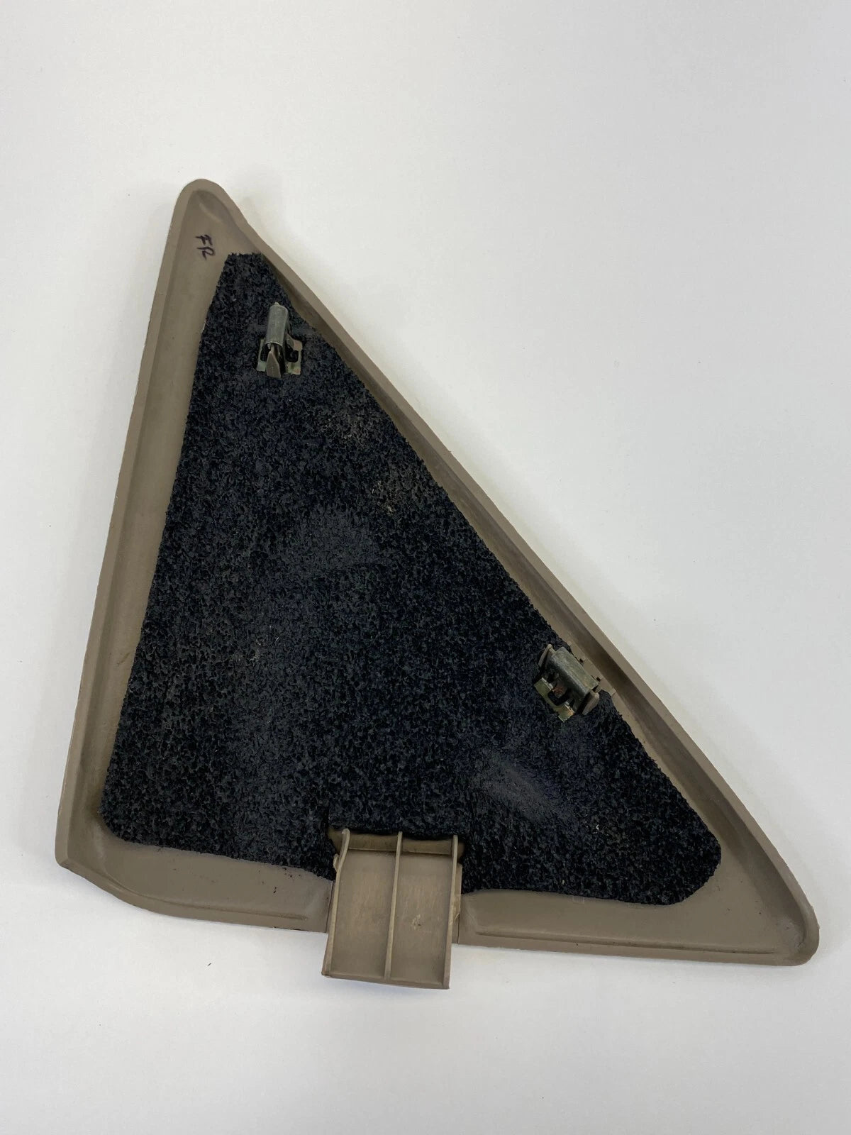 2003-2006 CHEVROLET AVALANCHE 4-DR FRONT RIGHT DOOR INNER CORNER COVER 15770645