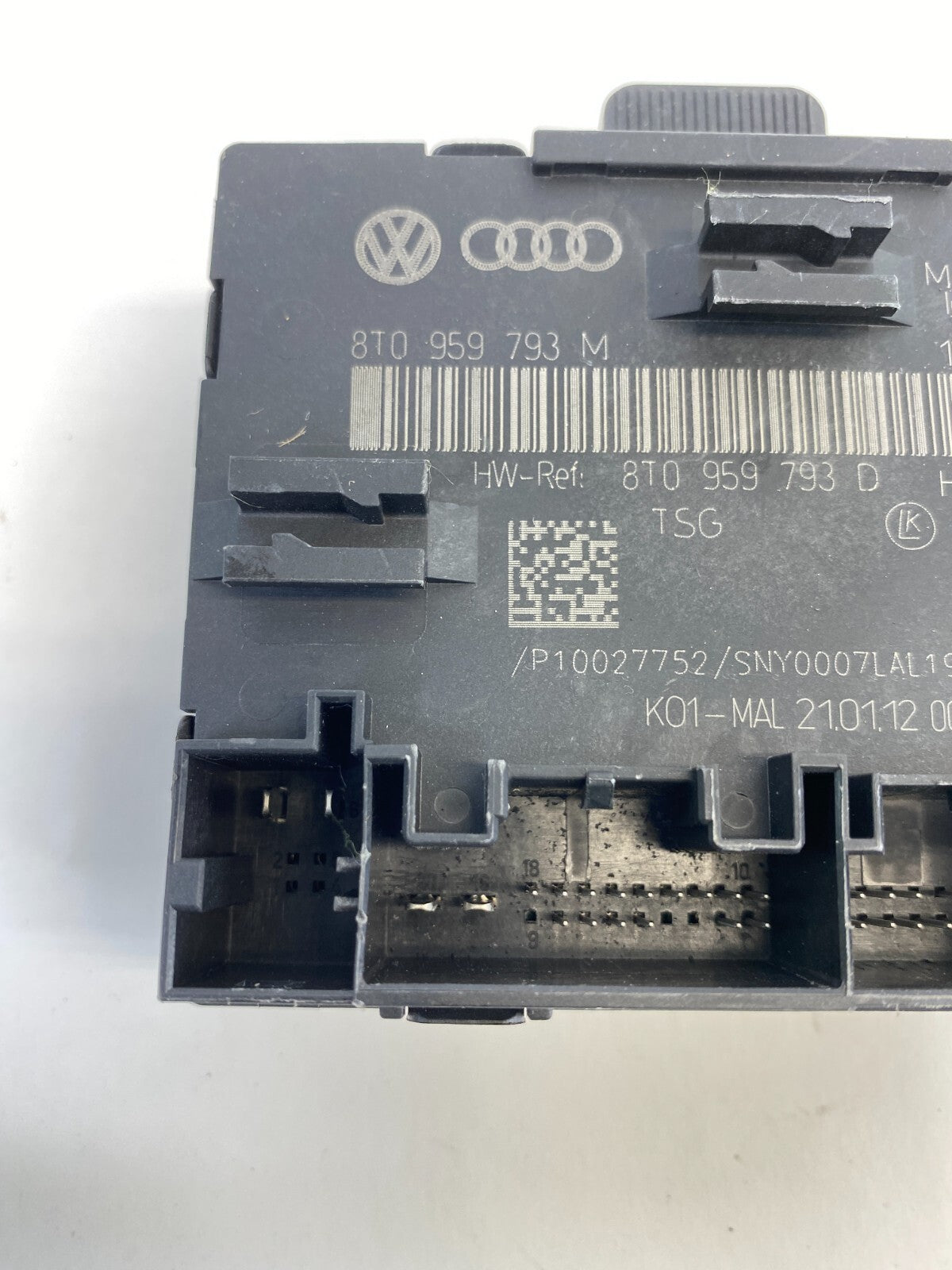11-13 Audi A4 Quattro Front Left Side Door Locking Control Module 8T0-959-793-M