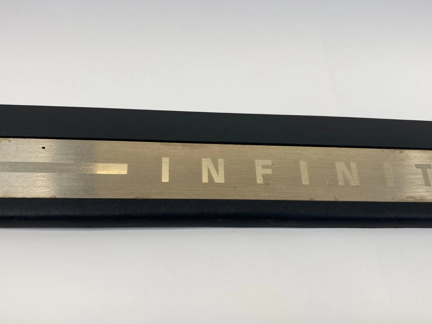 07 08 INFINITI G35 SEDAN FRONT RIGHT SIDE DOOR SILL SCUFF PLATE 769B0-JK600 OEM