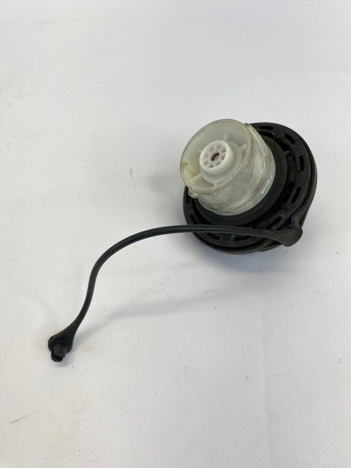 2007-2023 HYUNDAI SONATA 2007-2010 SANTA FE REAR FUEL TANK FILLER GAS CAP OEM