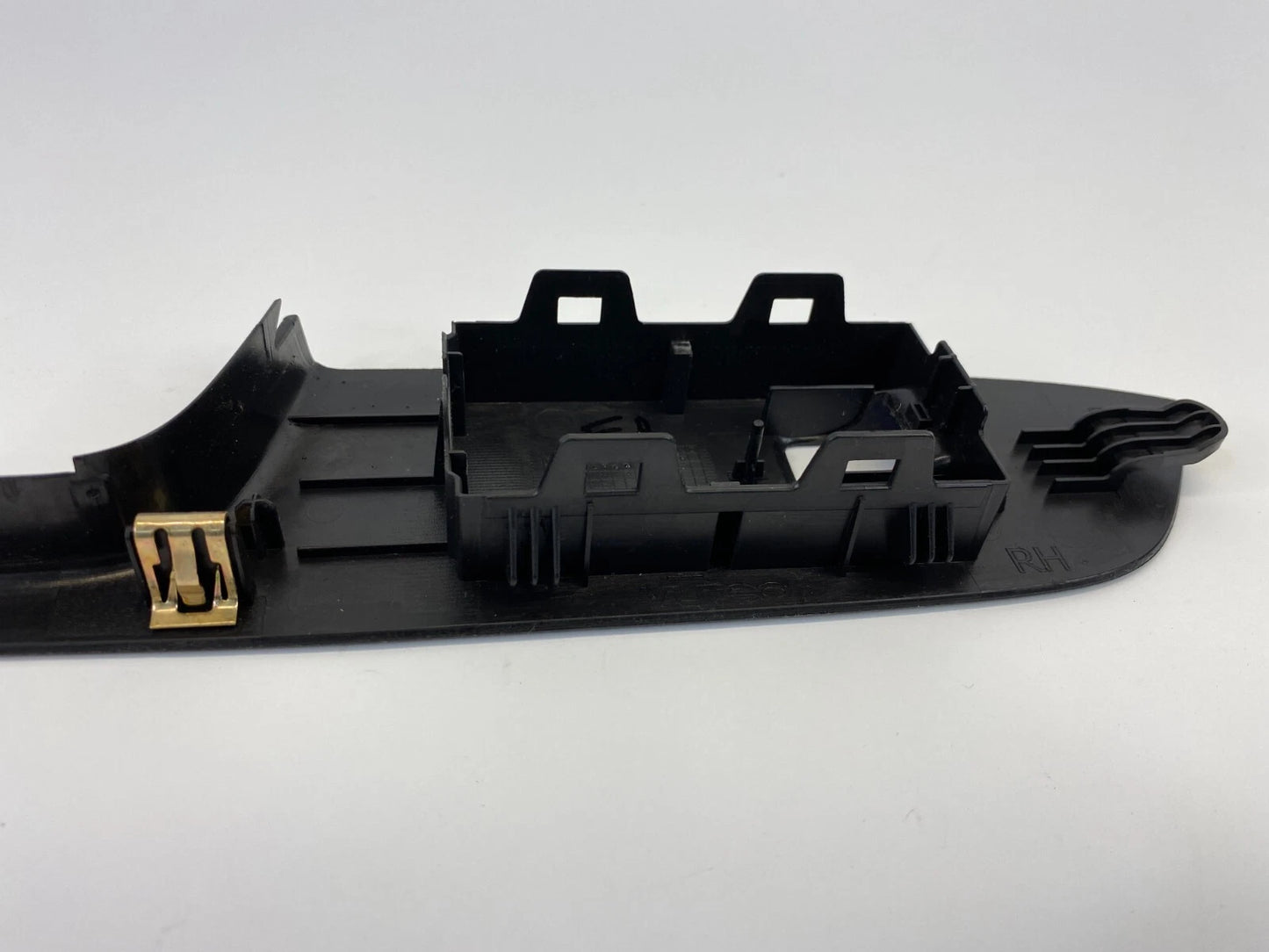 2010-2017 CHEVROLET EQUINOX FRONT RIGHT SIDE WINDOW SWITCH TRIM BEZEL 25946839