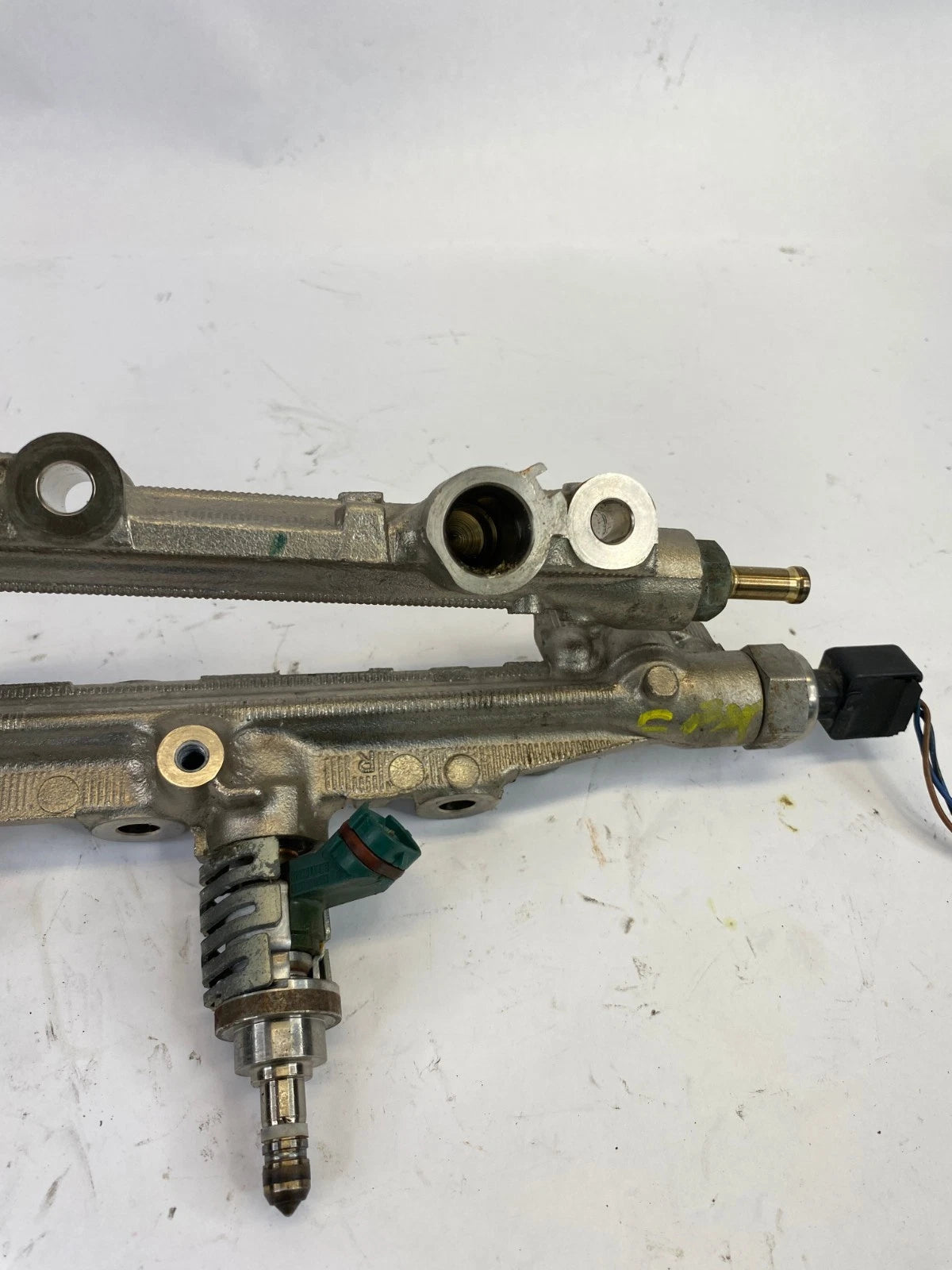 2006-2013 LEXUS IS250 ENGINE FUEL RAIL W/ INJECTOR INJECTORS SET OF 3 OEM