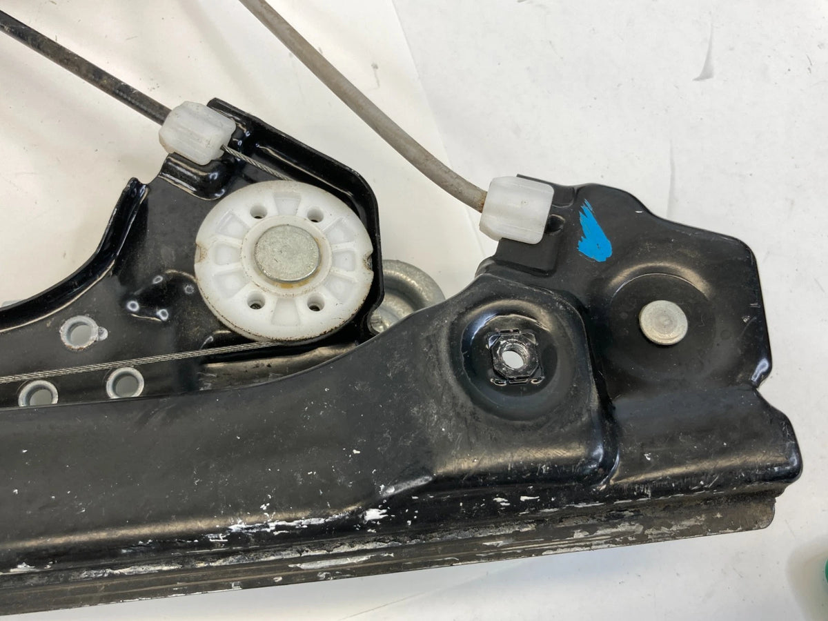 10-17 CHEVY EQUINOX FRONT RIGHT PASSENGER WINDOW REGULATOR NO MOTOR 98810-J305