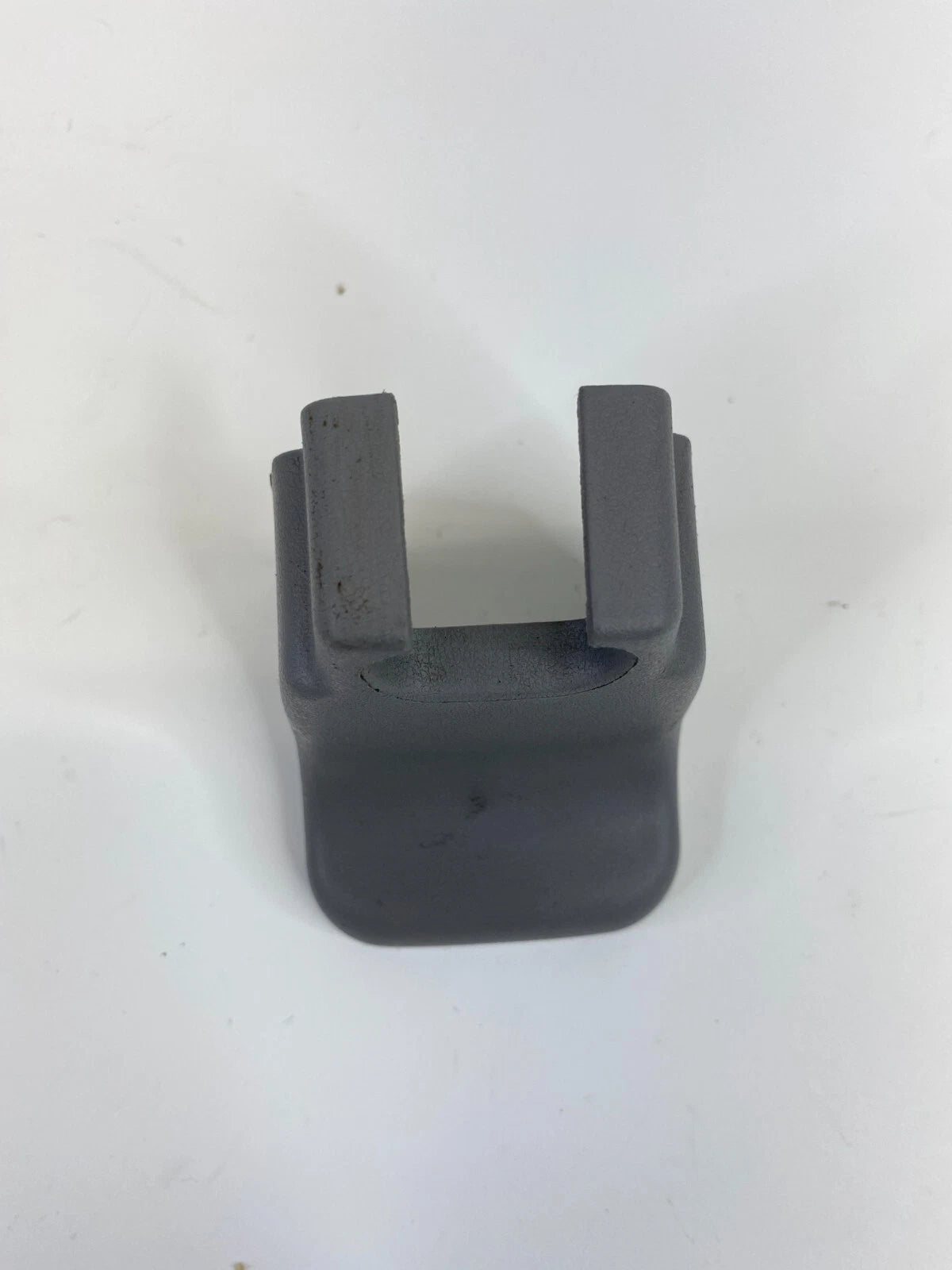 2005-2010 TOYOTA SIENNA FRONT RIGHT SEAT TRACK END CAP COVER 72157-AE030 OEM