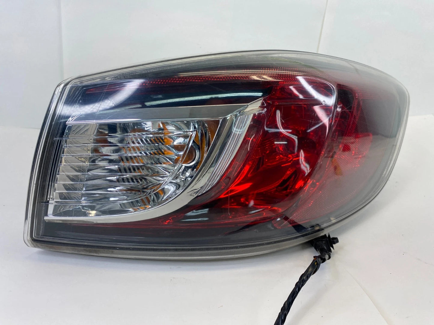10-13 MAZDA 3 SEDAN RIGHT PASSENGER OUTER QUARTER PANEL TAIL LIGHT TAILLIGHT OEM