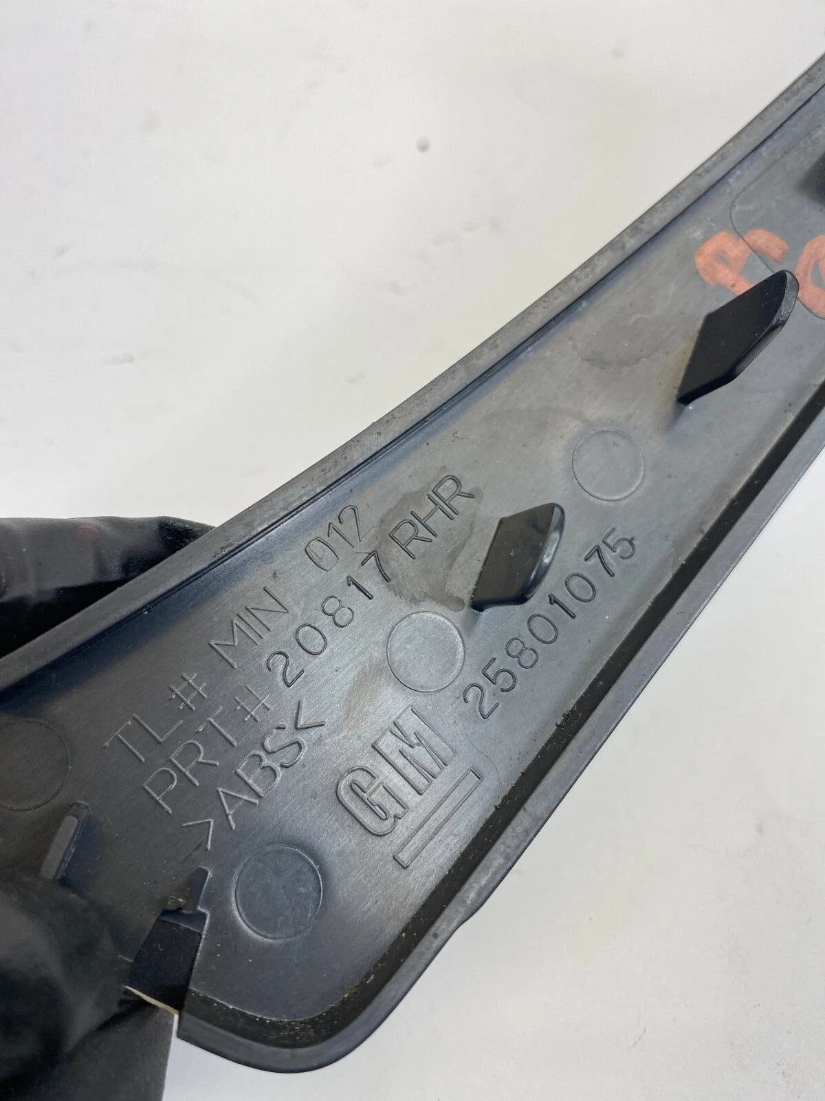 10-12 GMC ACADIA REAR RIGHT SIDE INTERIOR DOOR PULL HANDLE TRIM BEZEL 25801075