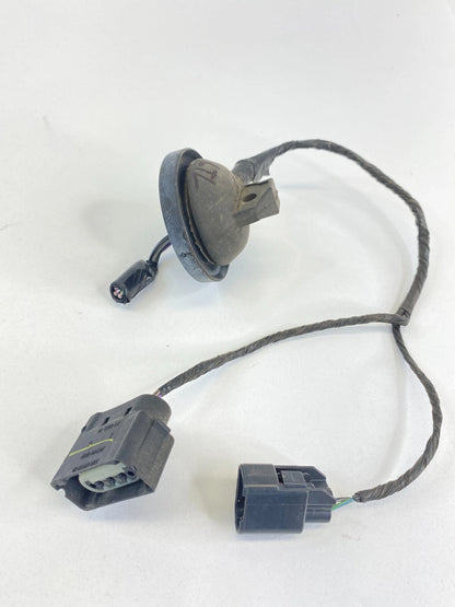 09 FORD ESCAPE HYBRID REAR LEFT DRIVER TAILLIGHT WIRE WIRING HARNESS BULB SOCKET