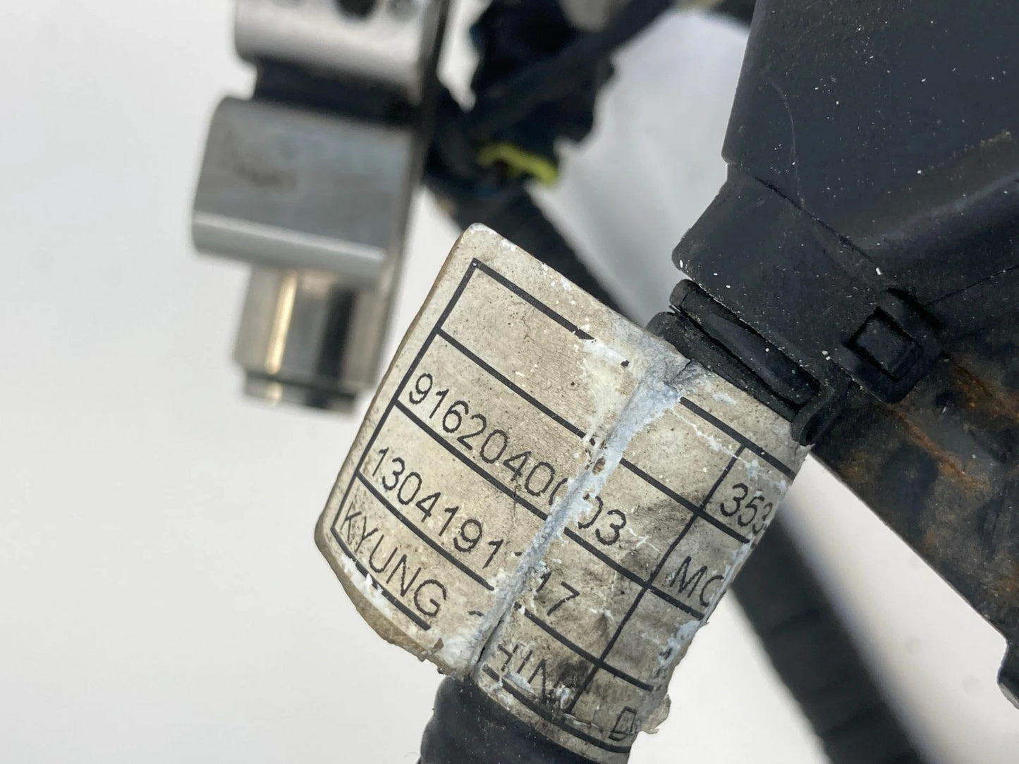 2012-2017 HYUNDAI ACCENT 1.6L FUEL INJECTION RAIL & INJECTOR ASSEMBLY 9162040003