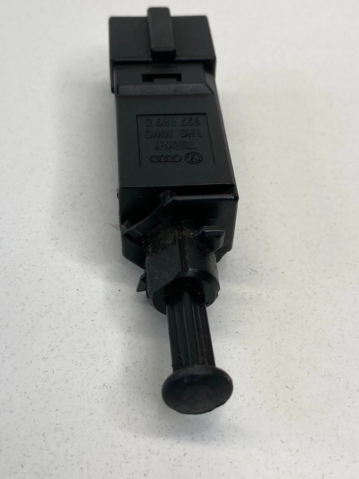 1998-2001 VOLKSWAGEN NEW BEETLE BRAKE LIGHT SWITCH SENSOR 927189D OEM