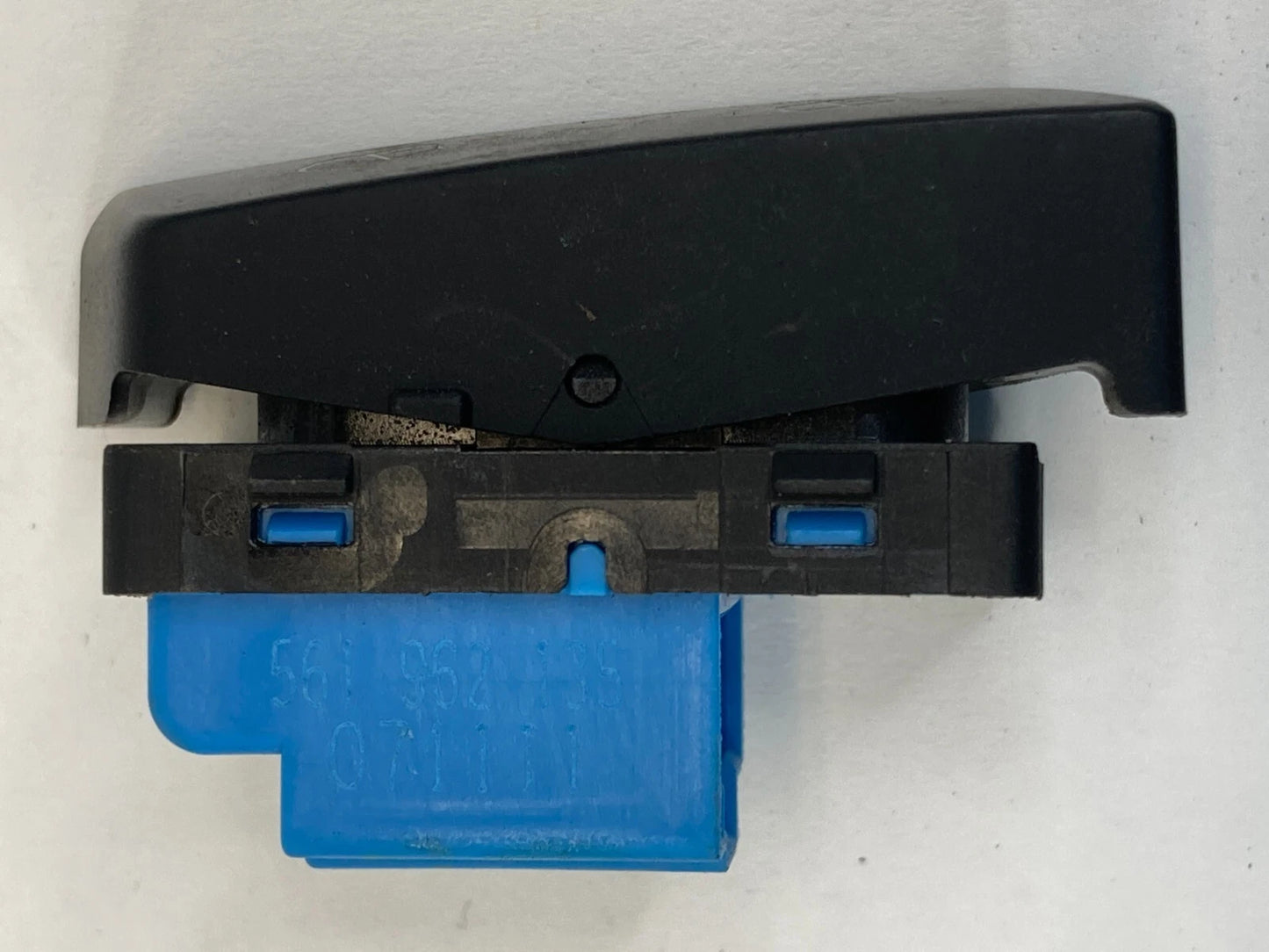 2012-2015 VW VOLKSWAGEN PASSAT REAR LEFT SIDE DOOR LOCK SWITCH 561962135 OEM