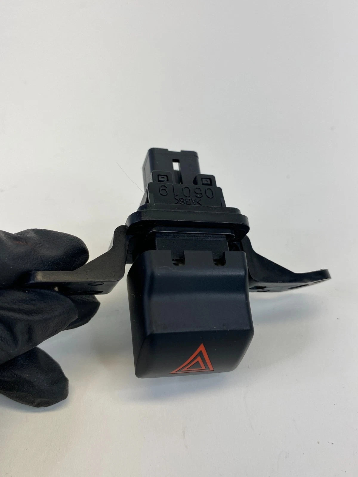 2007-2013 NISSAN ALTIMA HAZARD EMERGENCY WARNING LIGHT BUTTON SWITCH