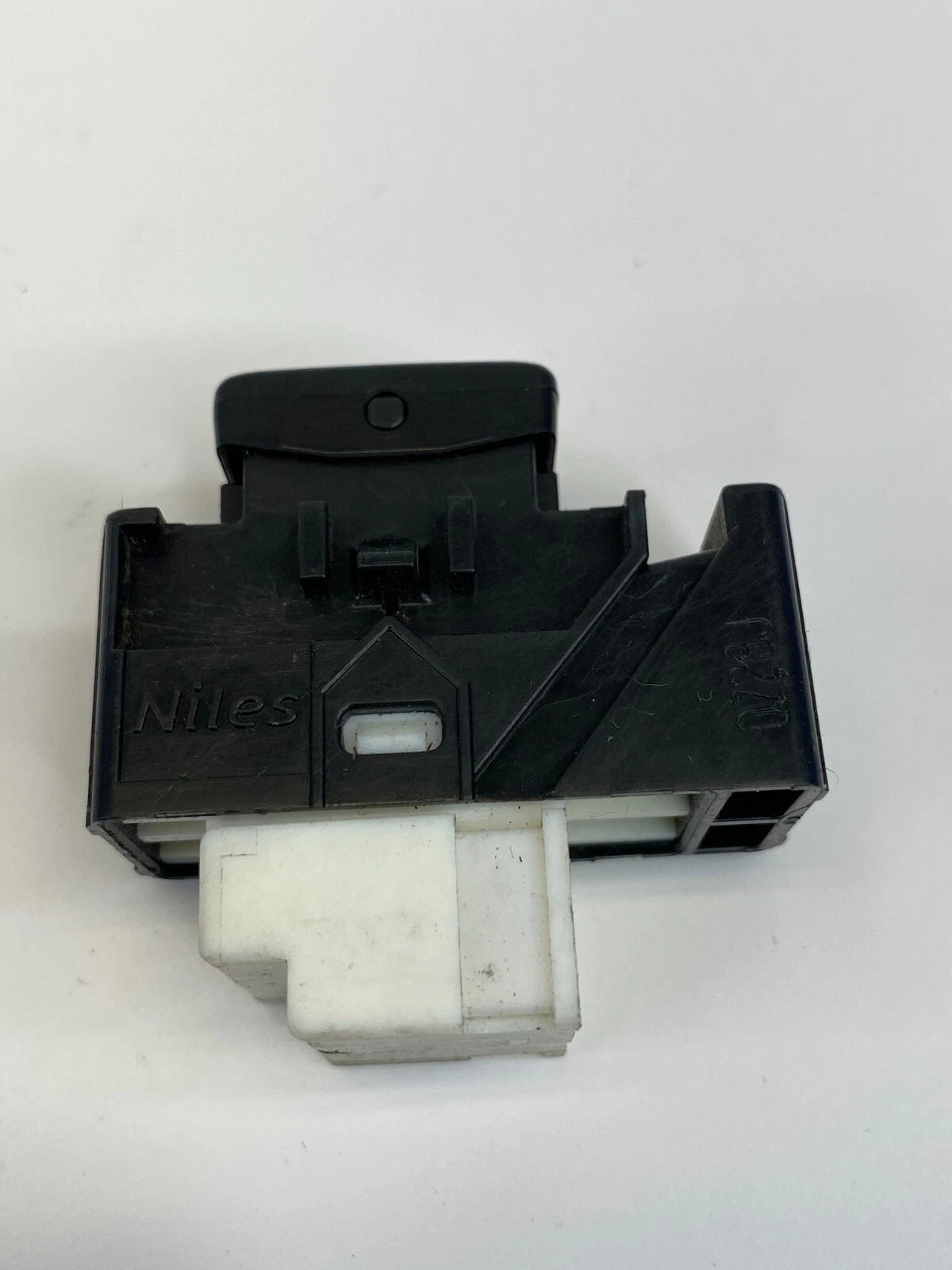 11-18 SUBARU FORESTER FRONT RIGHT PASSENGER SIDE DOOR LOCK CONTROL SWITCH OEM