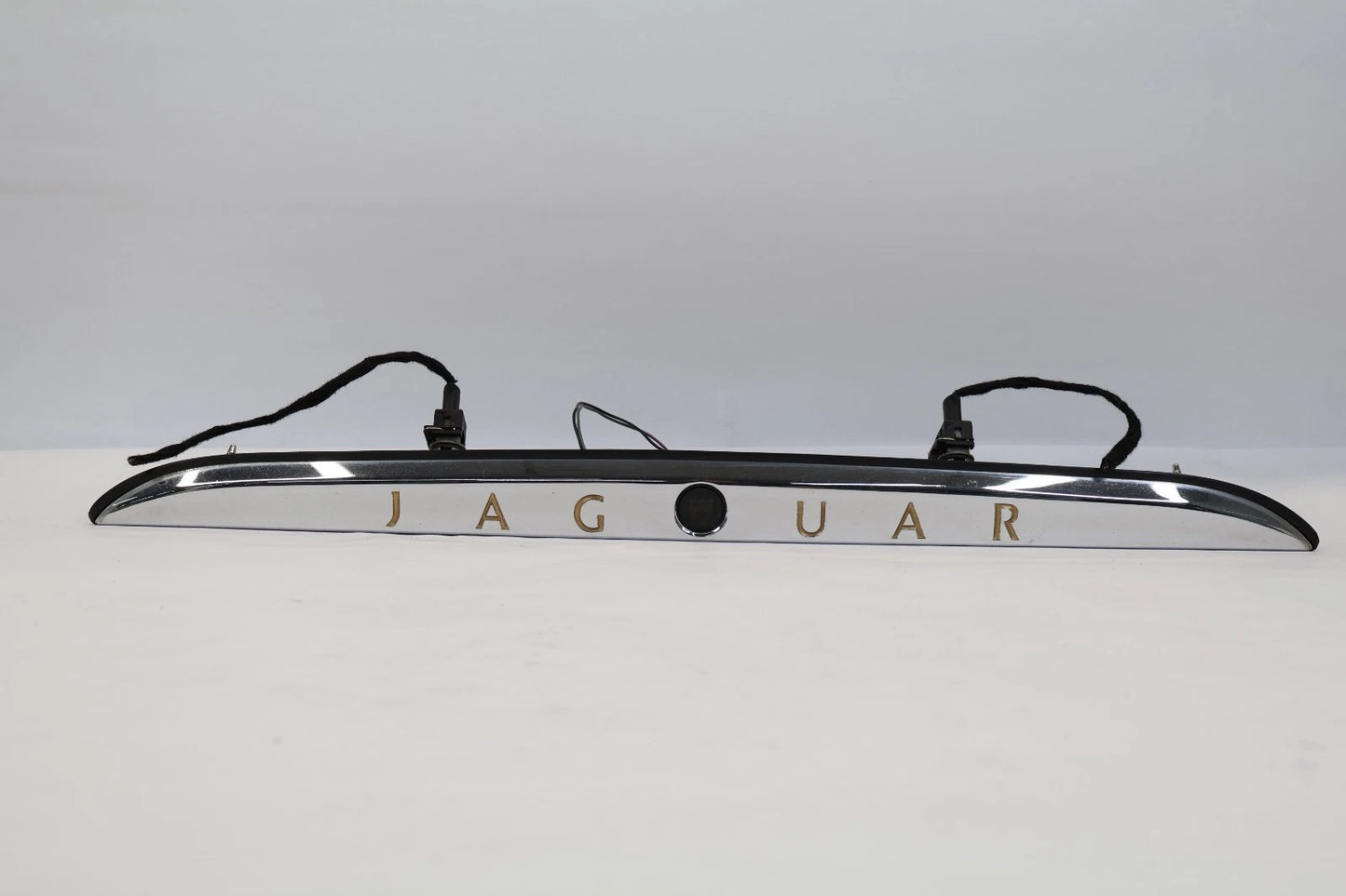 2000-2004 JAGUAR S-TYPE REAR TAILGATE TRUNK HANDLE W/ LICENSE PLATE LIGHTS OEM