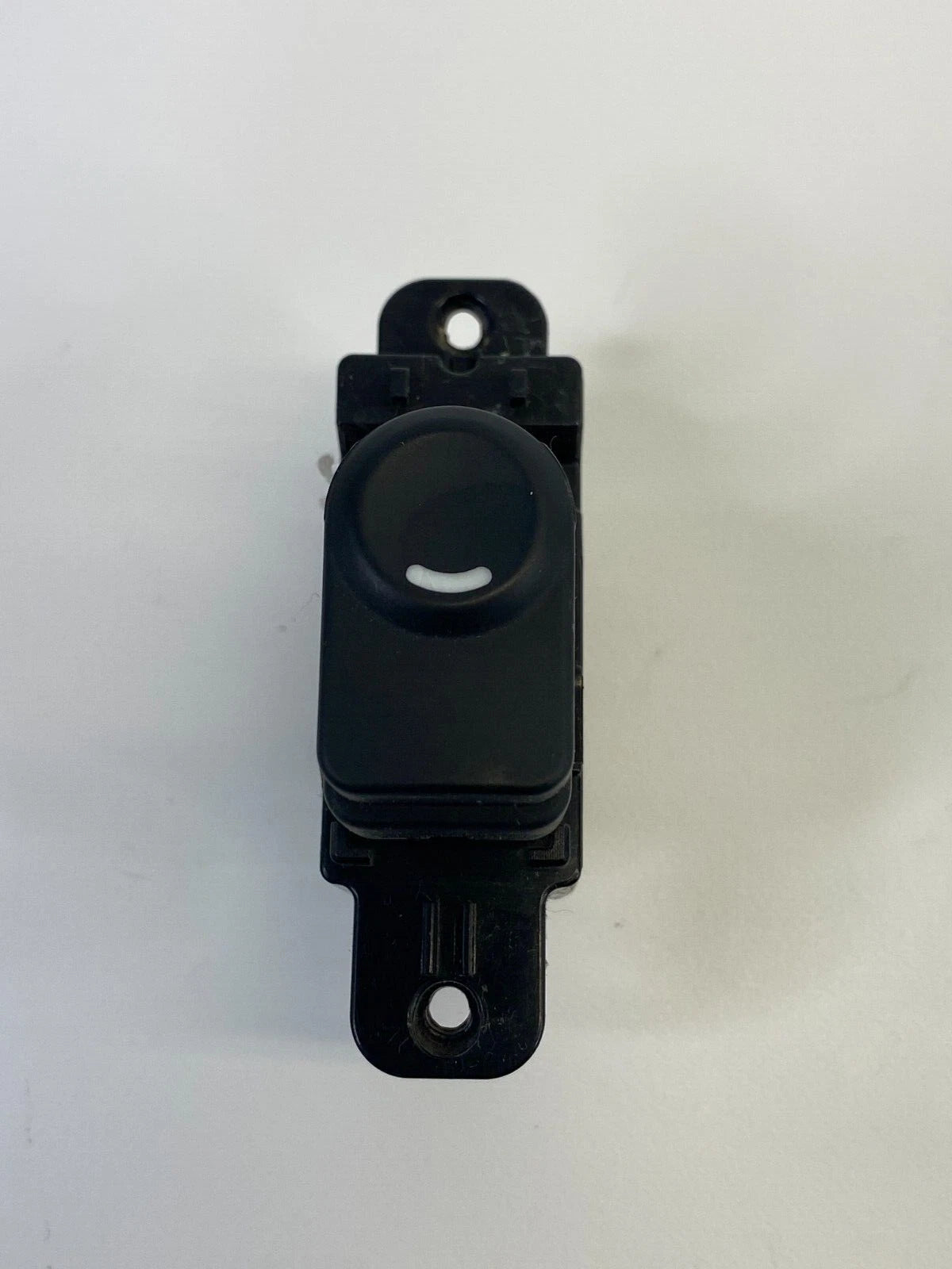 2013-2017 HYUNDAI ACCENT REAR SIDE DOOR POWER WINDOW CONTROL SWITCH 93581-1R001