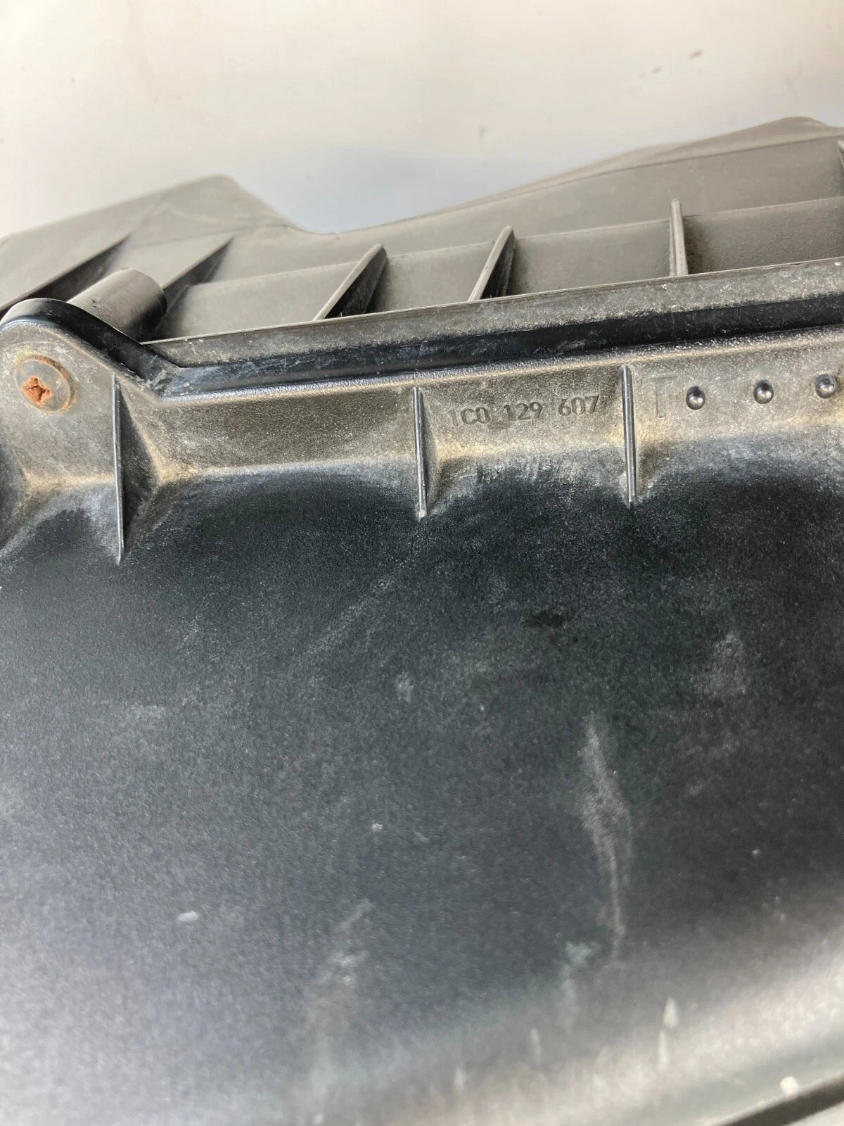 06-10 VOLKSWAGEN BEETLE 2.5L AT AIR INTAKE CLEANER FILTER BOX ASSEMBLY 1C0129607