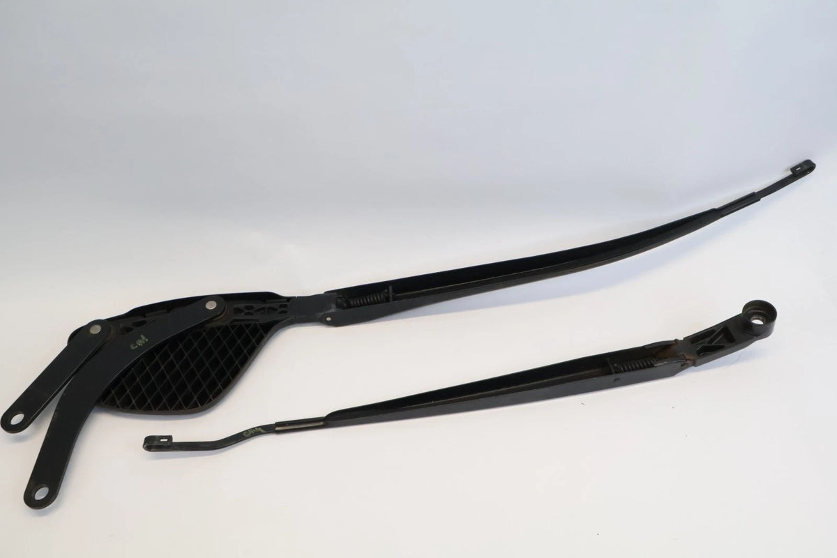 2004-2009 TOYOTA PRIUS FRONT LEFT AND RIGHT WINDSHIELD WIPER ARM PAIR SET
