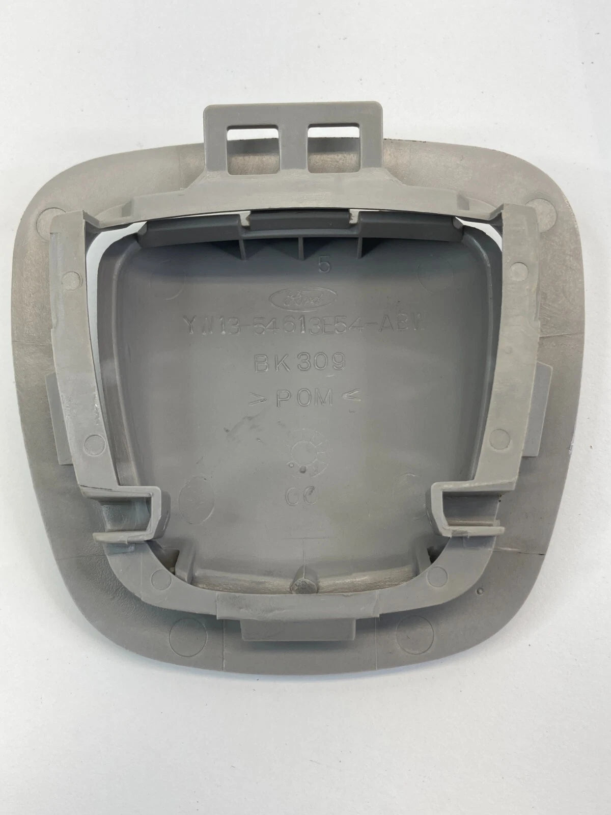 1998-2002 LINCOLN TOWN CAR REAR SEAT BELT ANCHOR CHILD PLATE COVER YW13-54613E54