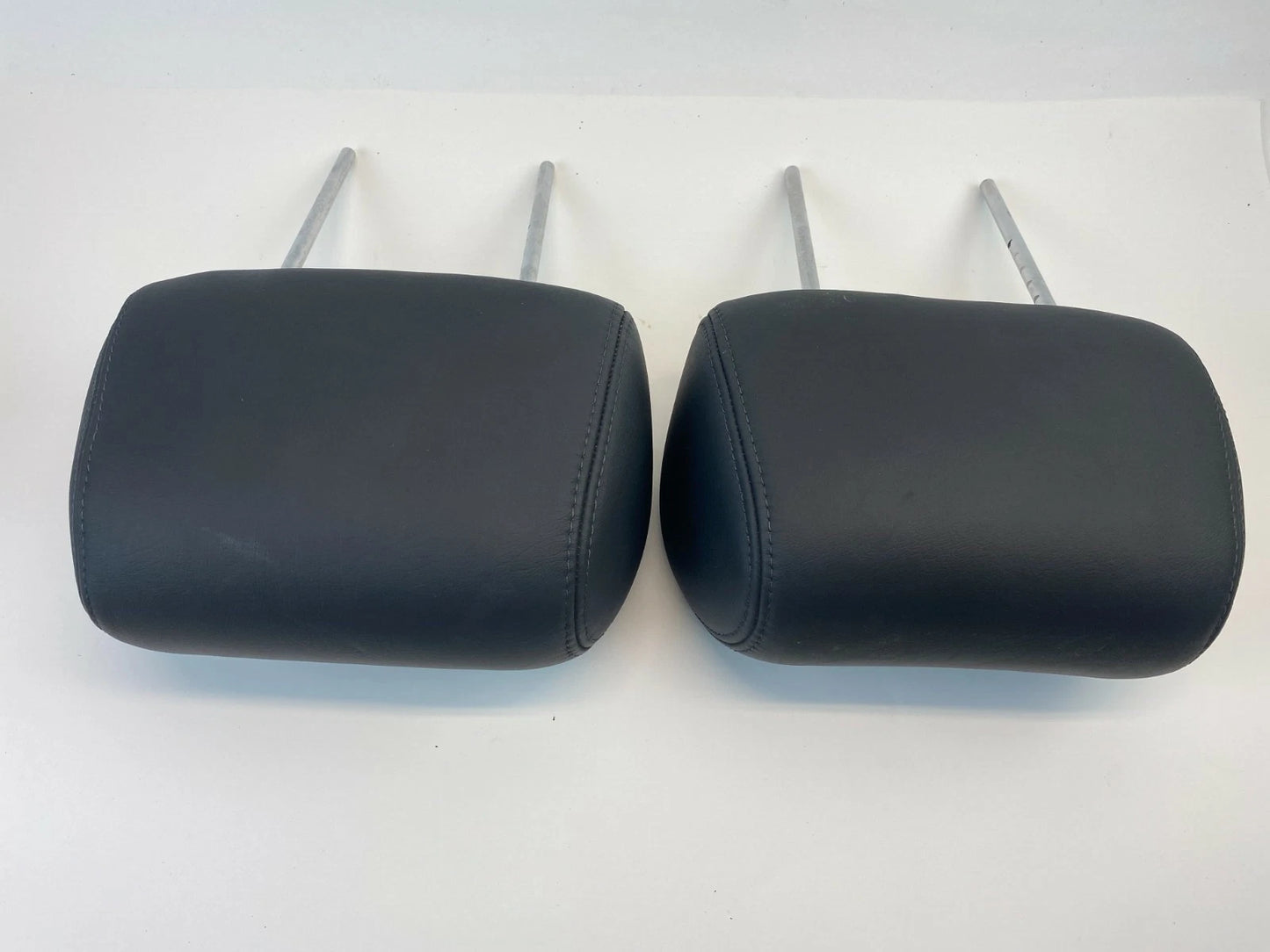 2004 2005 KIA AMANTI SEDAN FRONT RIGHT & LEFT SEAT HEADREST HEAD REST PAIR OEM