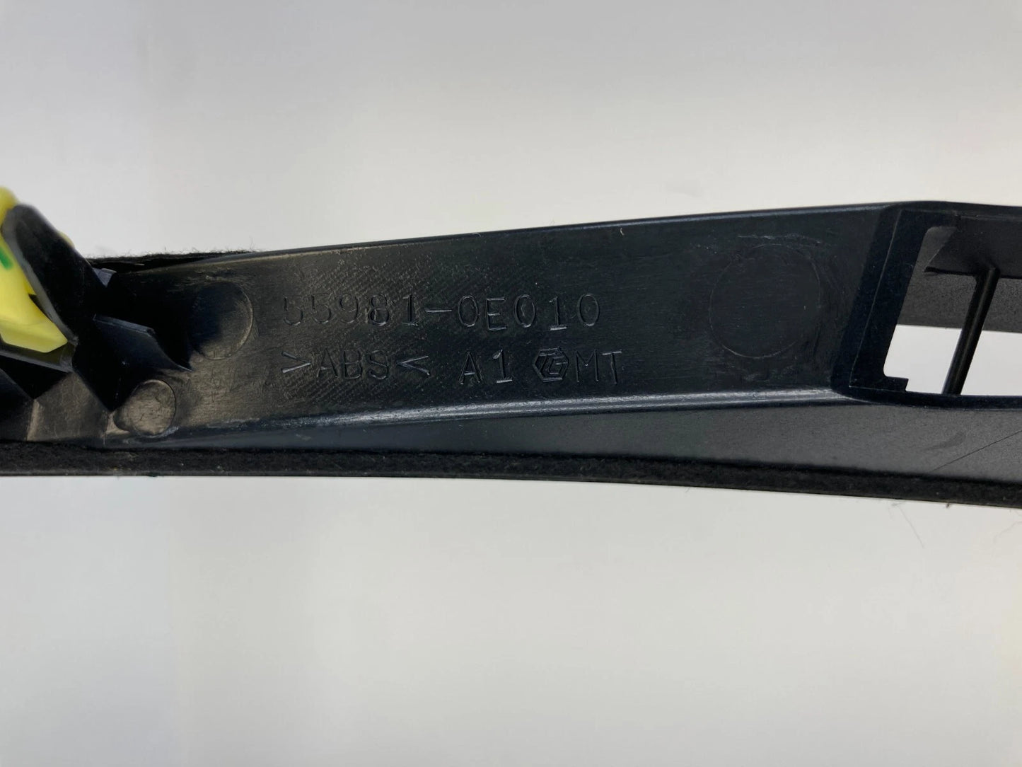 2004-2006 LEXUS RX330 UPPER DASHBOARD DEFROSTER VENT GRILLE TRIM 55981-0E010 OEM