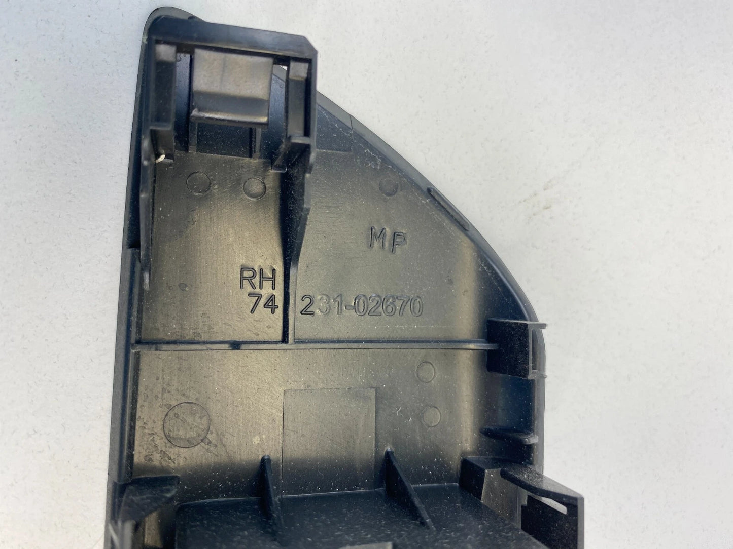 09-13 TOYOTA MATRIX FRONT RIGHT PASSENGER WINDOW SWITCH TRIM PANEL 74231-02670