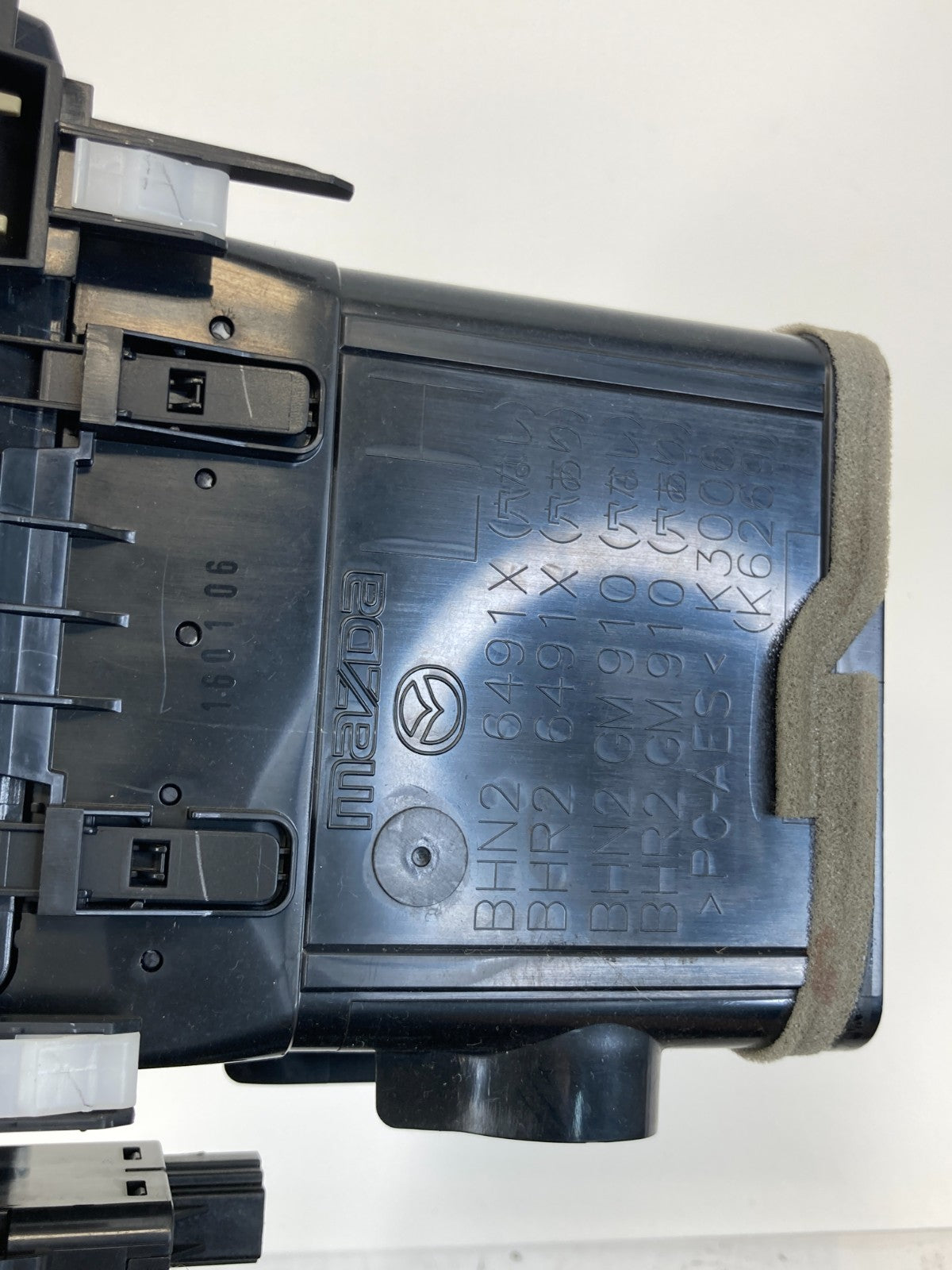 2014-2016 Mazda3 Mazda 3 Center Dash Air Vent w/ Hazard Switch & Molding OEM