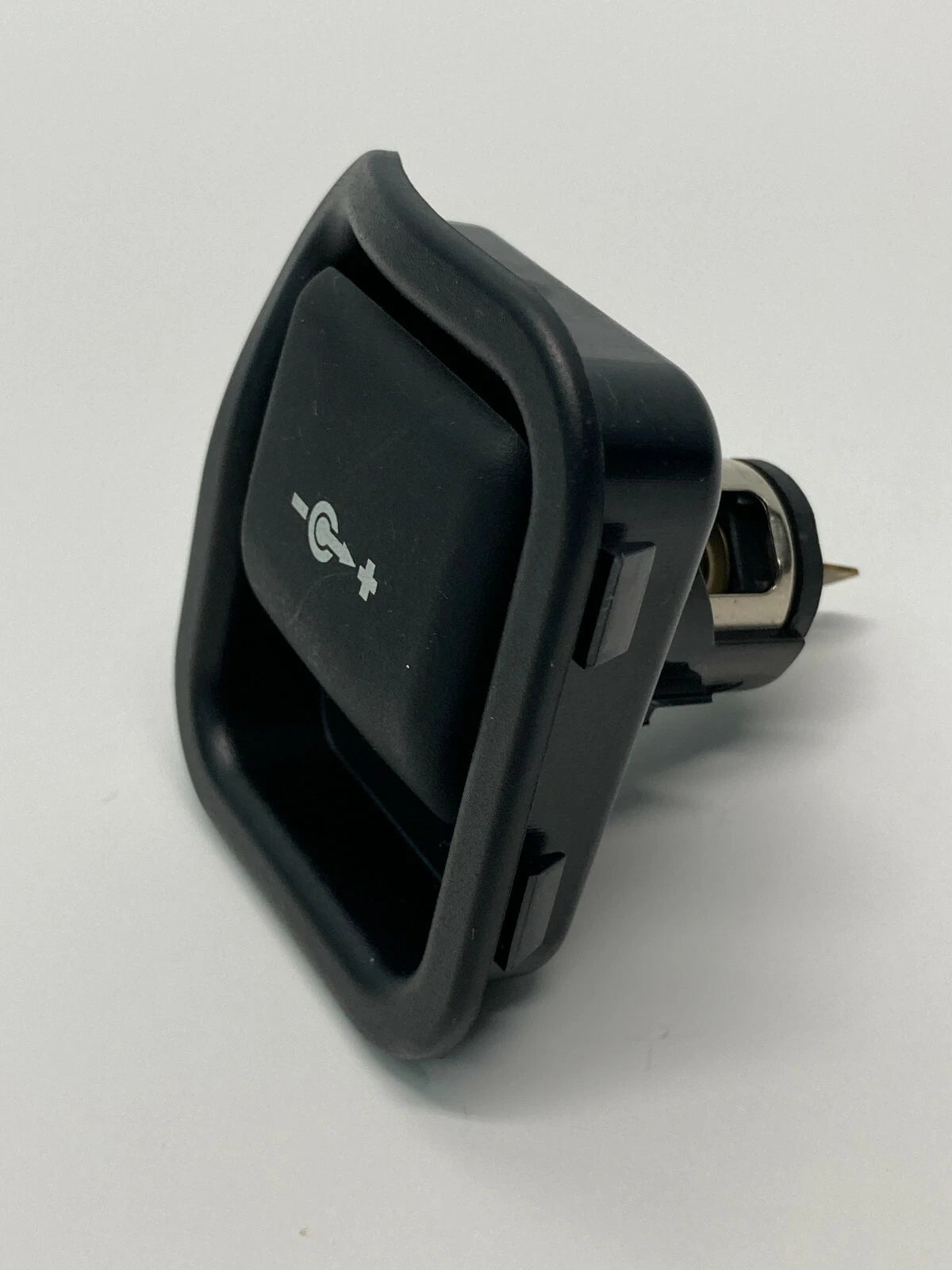 2004-2010 BMW 5-SERIES M5 POWER OUTLET PLUG SOCKET ASSEMBLY W/ COVER OEM