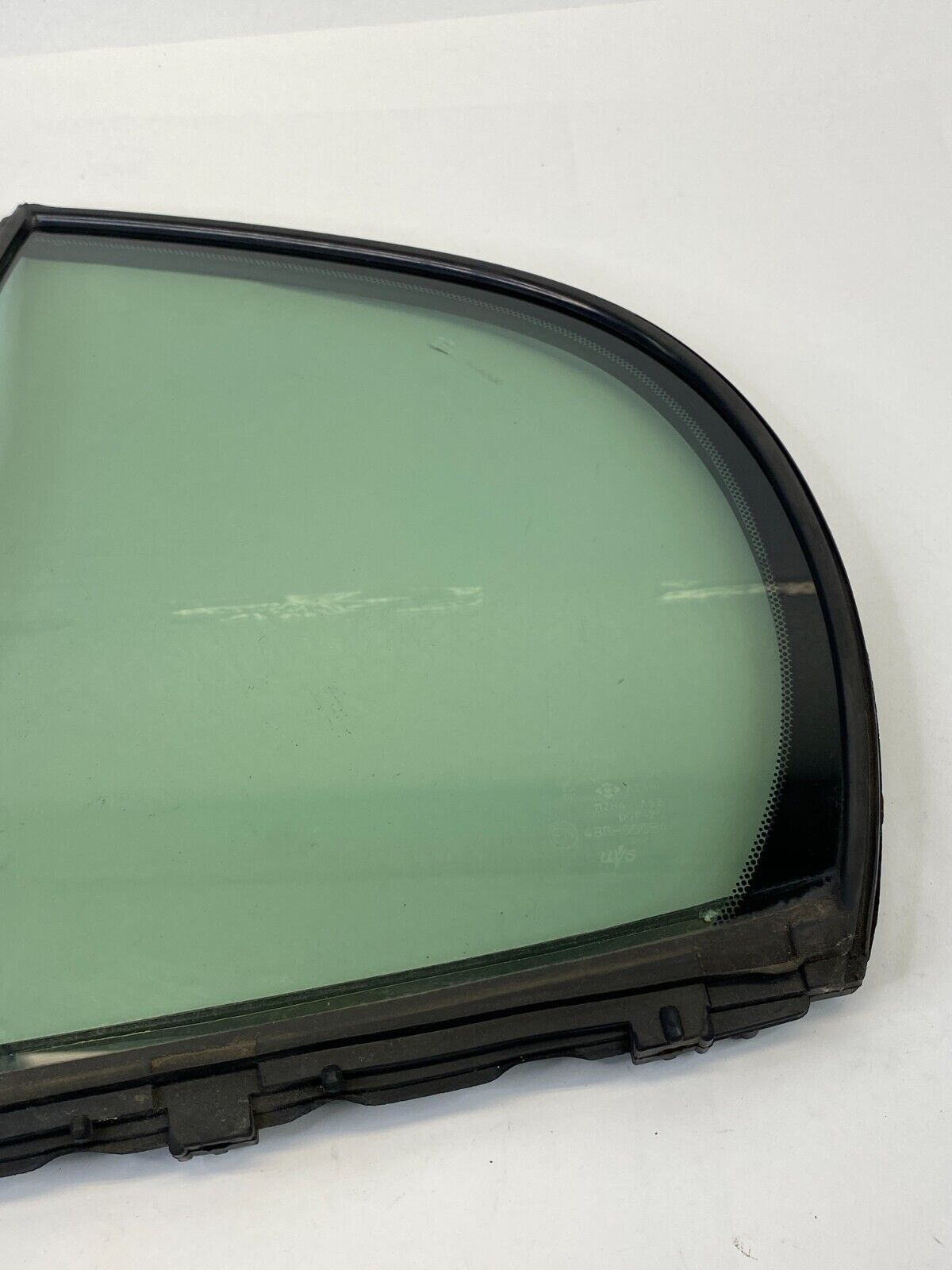 1998-2005 Lexus GS300 Rear Left Side Door Vent Quarter Window Glass 68189-30100