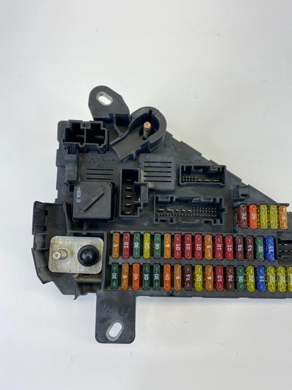 2006 2007 BMW 525i 3.0L AT Rear Trunk Power Distribution Fuse Relay Box OEM