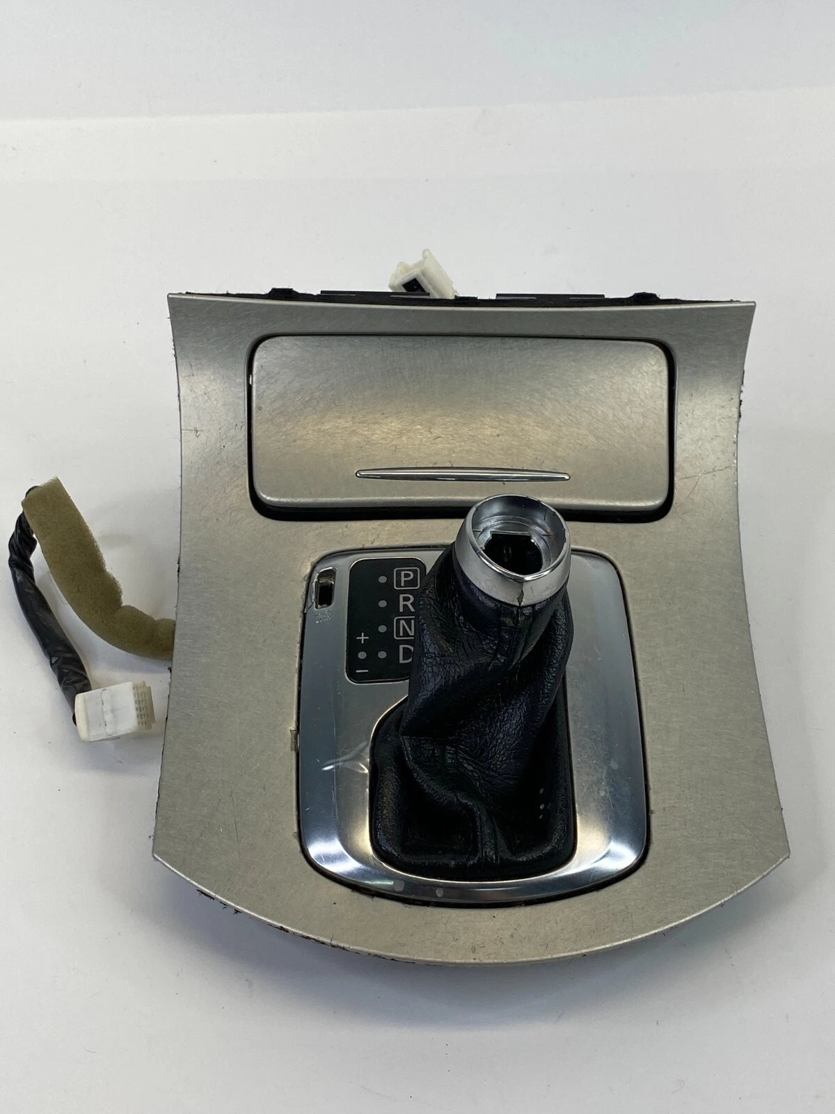 07 08 INFINITI G35 AUTOMATIC CENTER CONSOLE SHIFTER BEZEL W/ ASHTRAY 68800-JK00A