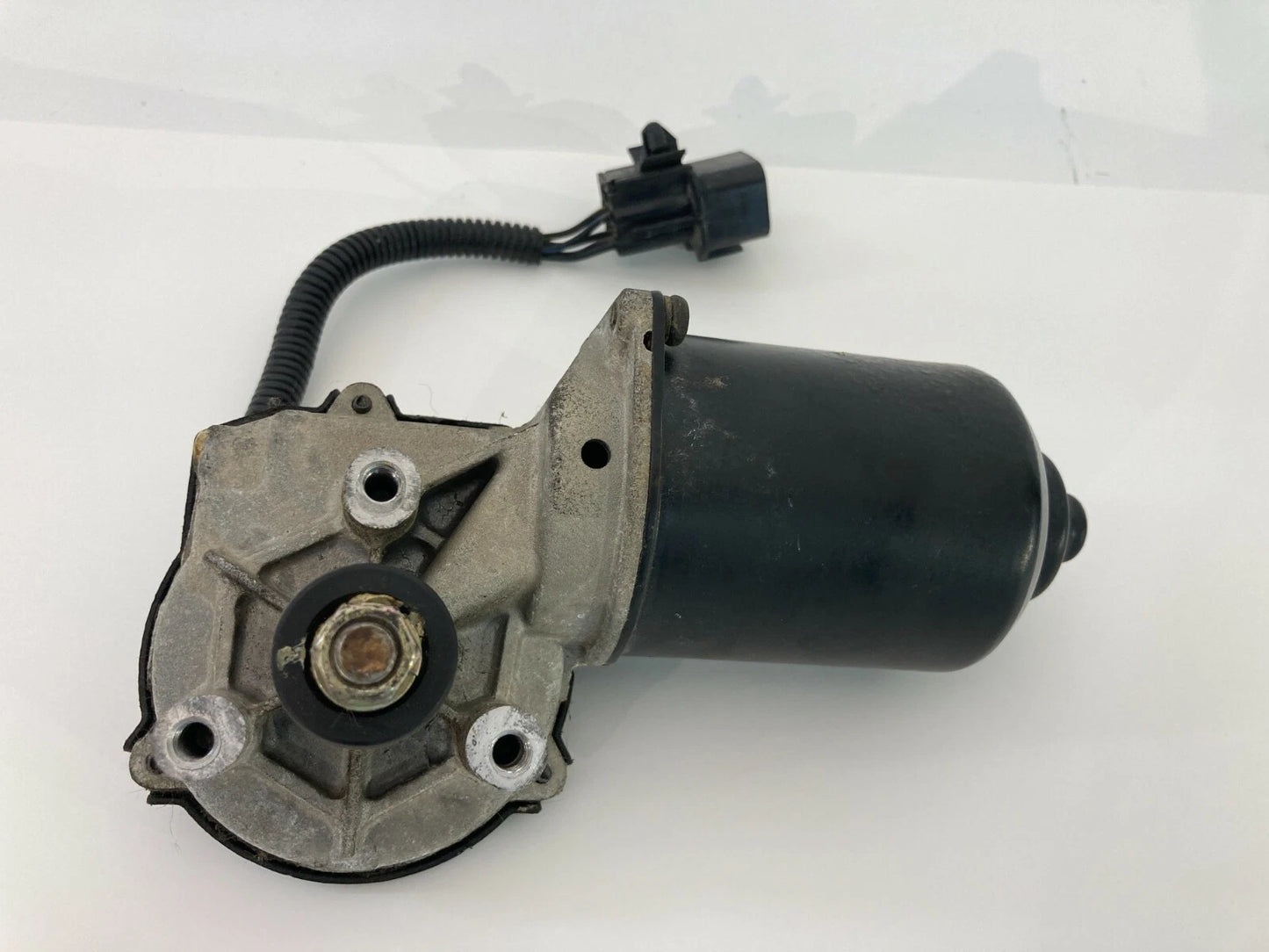 2003-2006 KIA SORENTO FRONT WINDSHIELD WIPER MOTOR ASSEMBLY OEM 98100-3E100