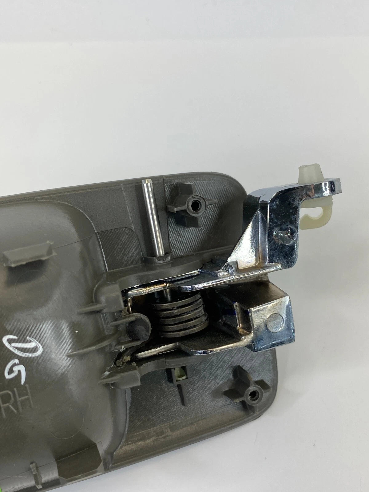 2005-2010 CHRYSLER 300 SEDAN 4-DR 3.5L FRONT RIGHT DOOR INNER HANDLE 1000106666