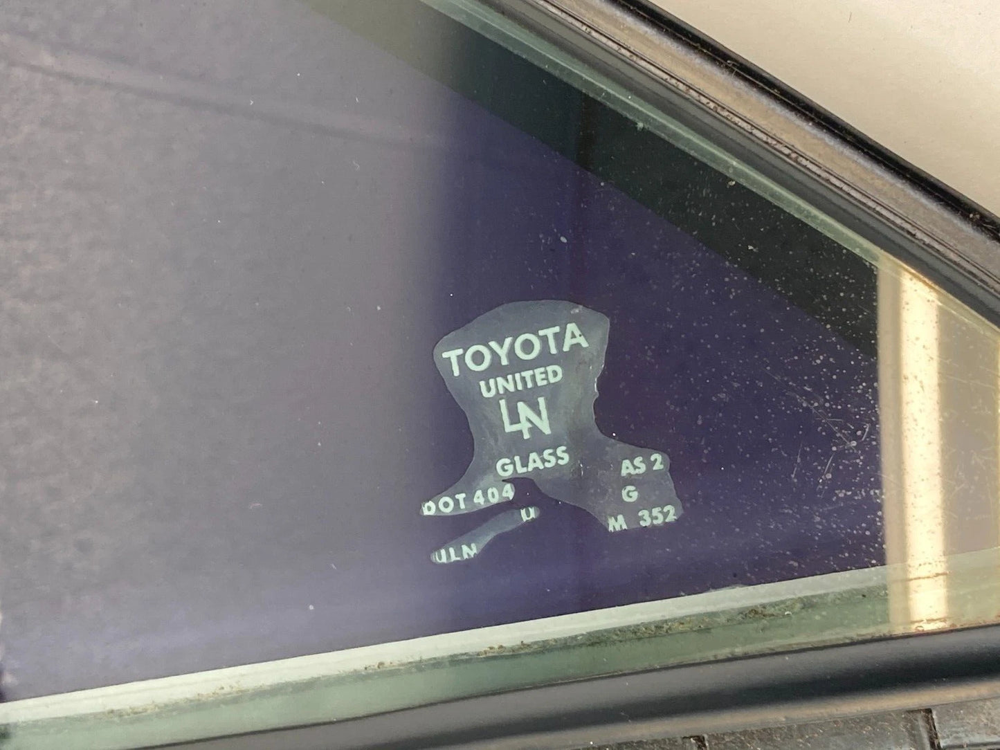 2007-2011 TOYOTA CAMRY REAR LEFT DOOR QUARTER WINDOW GLASS VENT 68189-06021 OEM