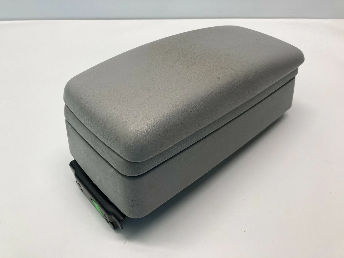 2006 2007 2008 2009 2010 CHRYSLER PT CRUISER CENTER CONSOLE ARMREST COMPARTMENT