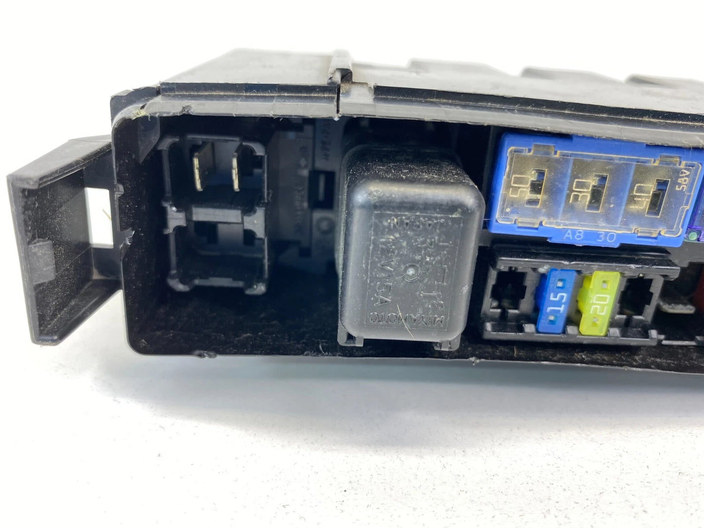 2008-2013 INFINITI G37X SEDAN 3.7L ENGINE FUSE RELAY UNIT ASSEMBLY 7254-5763-30