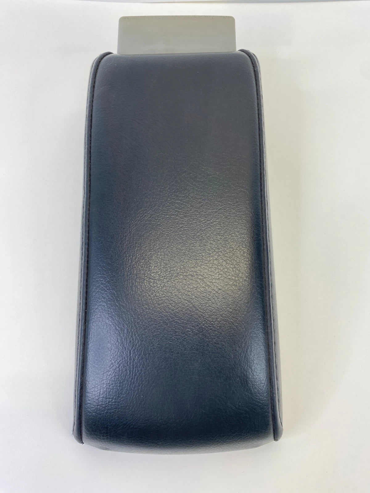 2002-2010 VOLKSWAGEN BEETLE CENTER CONSOLE ARMREST COVER LID BLACK ASSEMBLY OEM