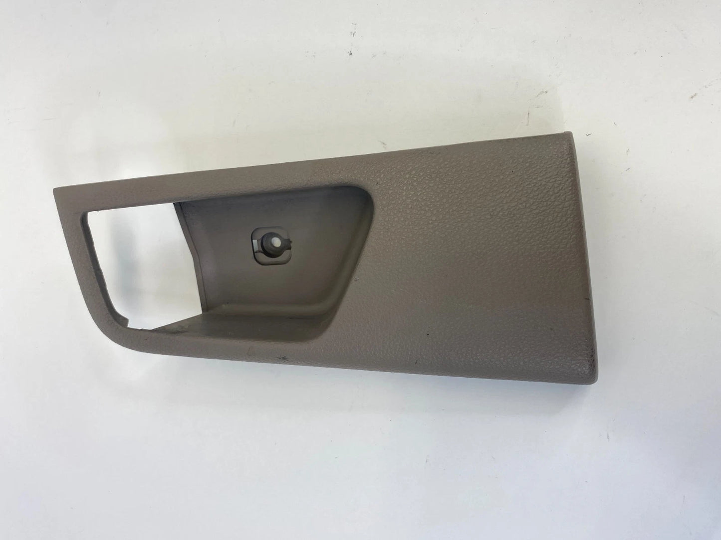 2005-2010 KIA SPORTAGE REAR LEFT INSIDE DOOR HANDLE TRIM BEZEL 83611-1F000